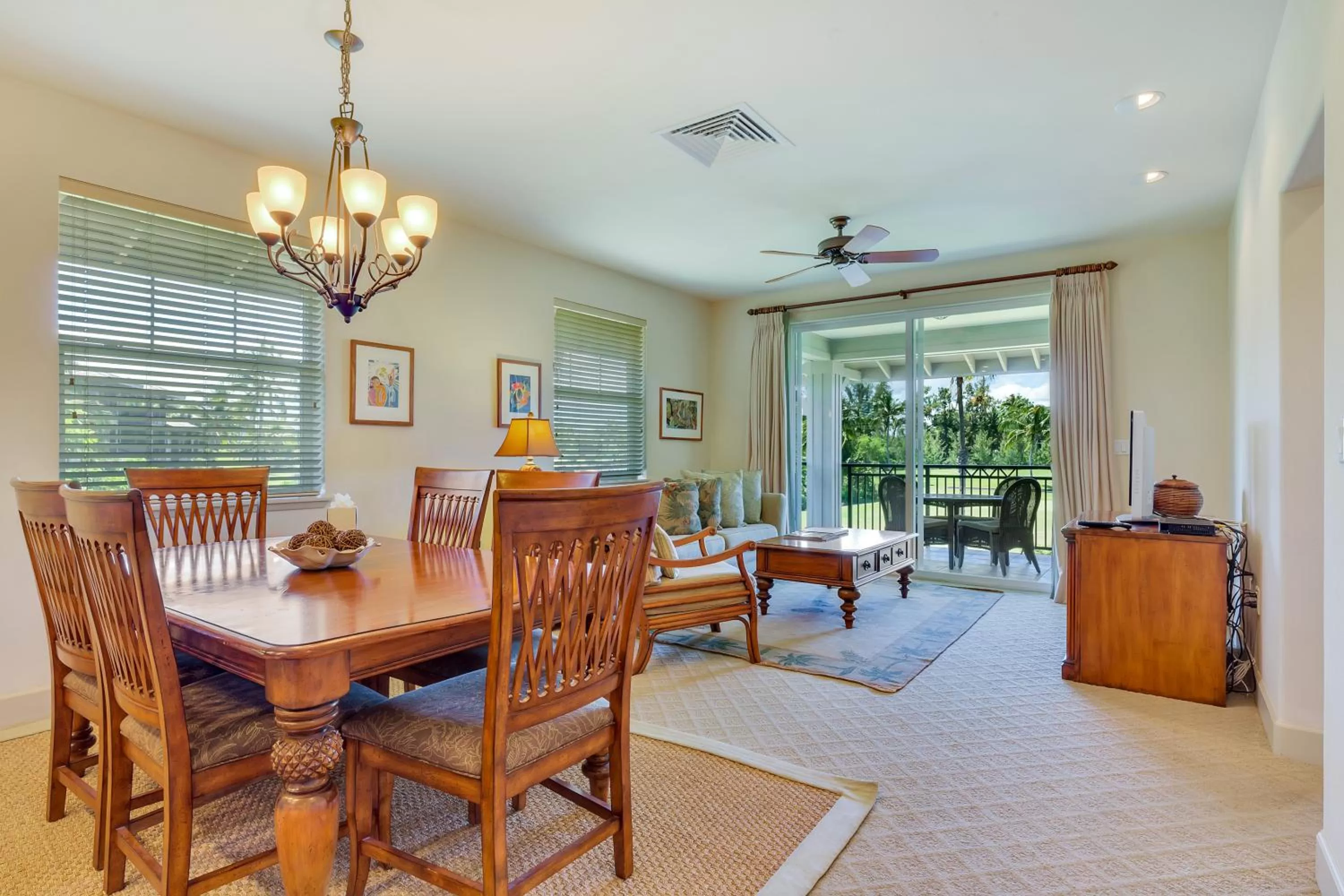 Living room in Castle Hali'i Kai at Waikoloa