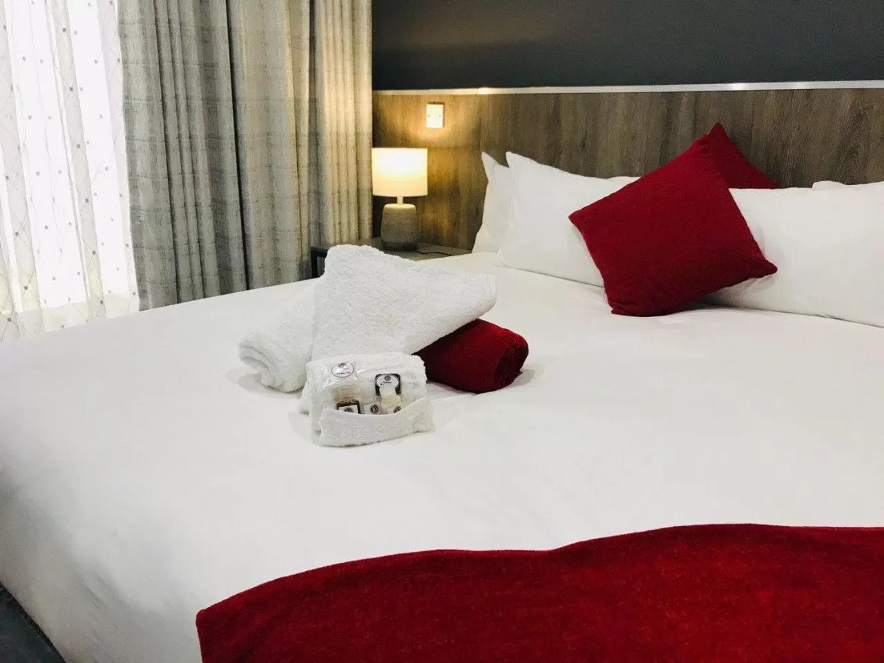 Restaurant/places to eat, Bed in La Orchard Hotel