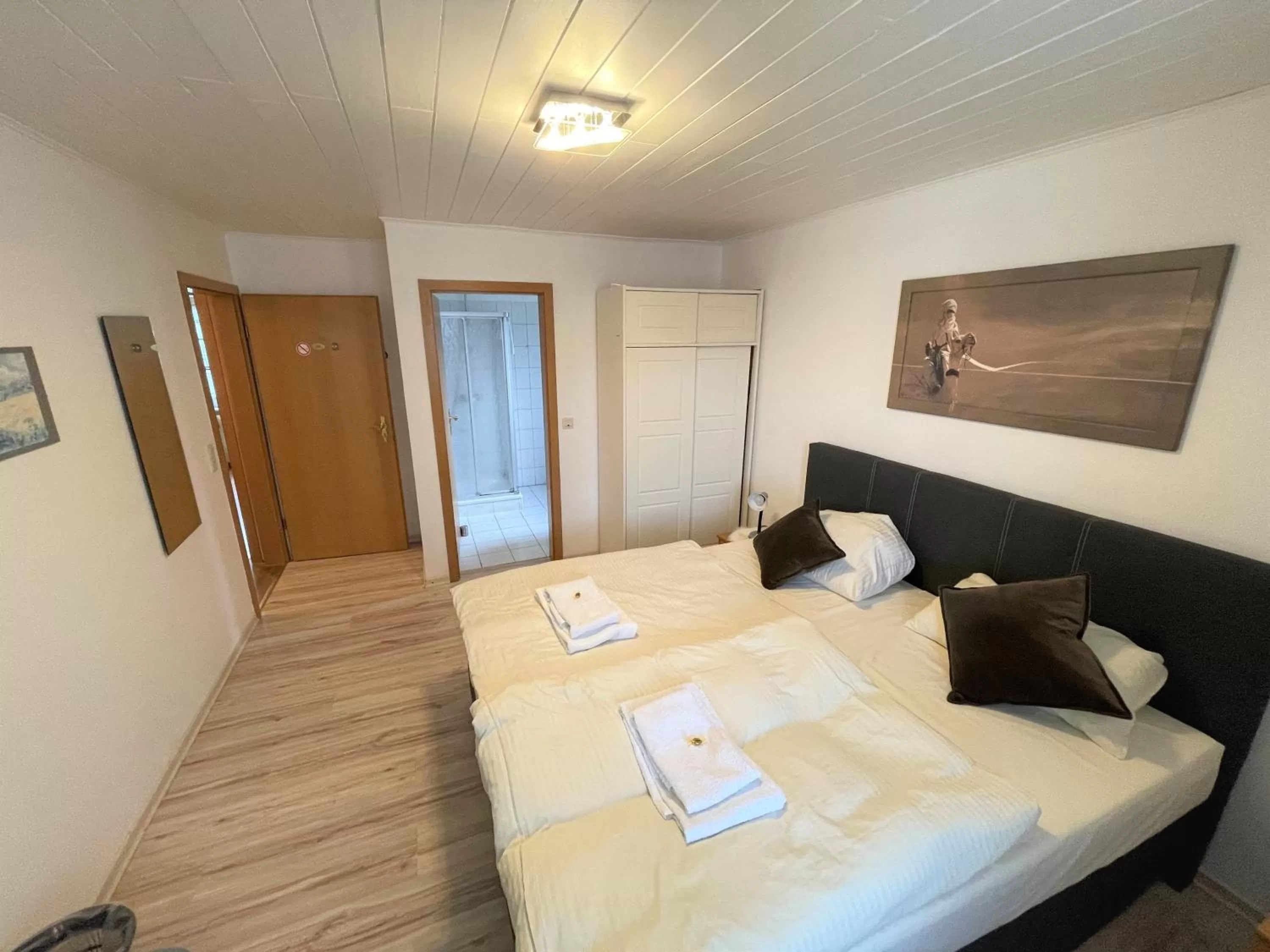 Ellada Restaurant & Hotel