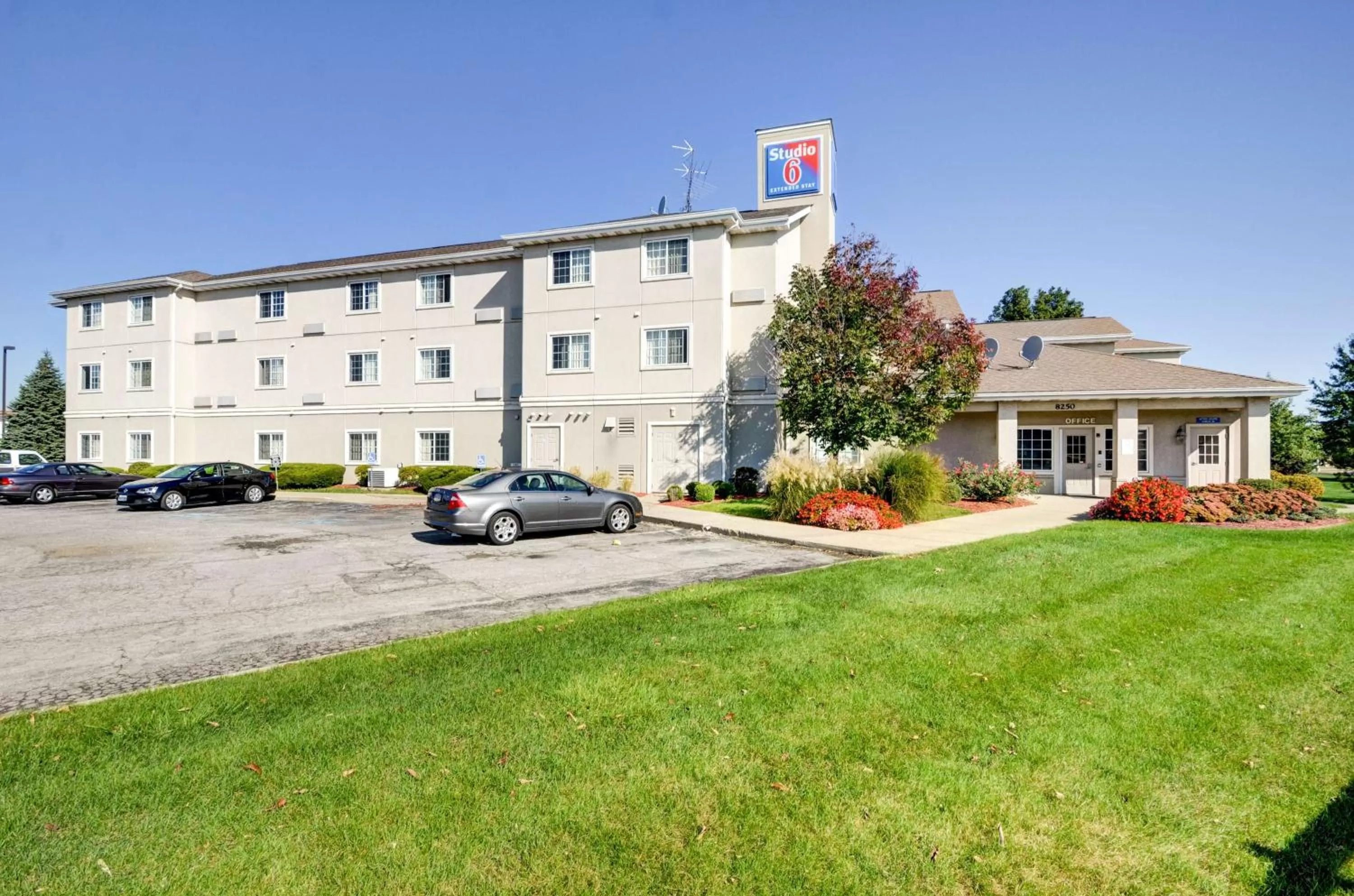 Property building in Studio 6-Fishers, IN - Indianapolis