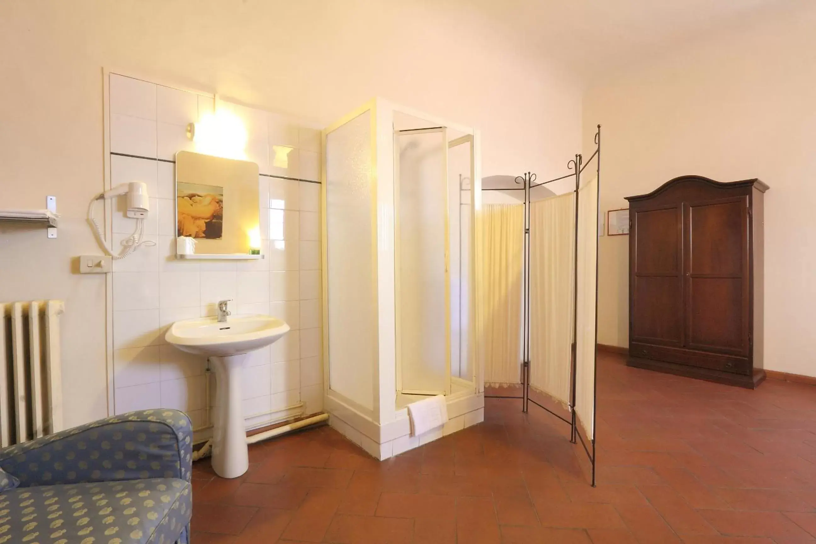 Double Room with Private Shower and Shared Toilet - single occupancy in Hotel Bavaria Double Room with Private Shower and Shared Toilet - single occupancy in Hotel Bavaria
