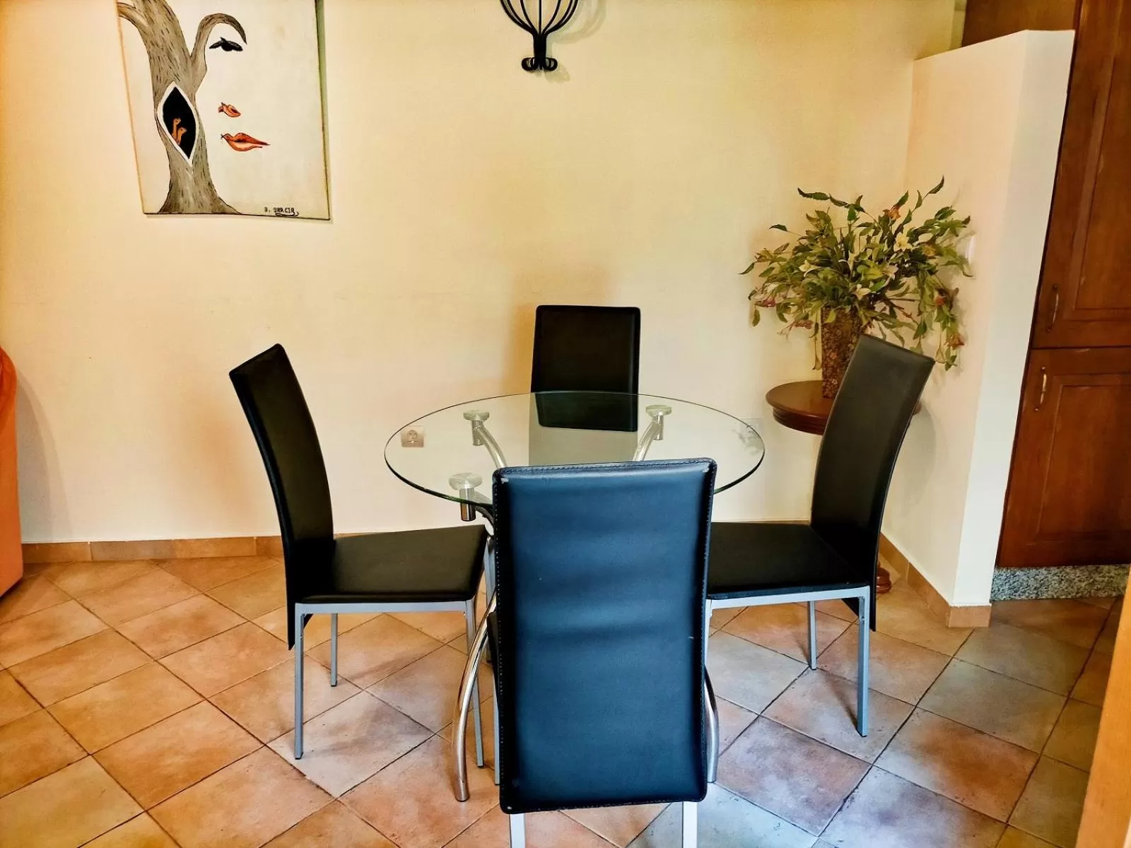 Dining area in Abadia Suites