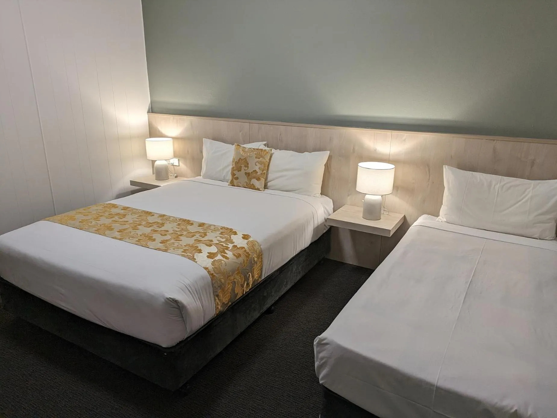 Bed in Country Lodge Motor Inn