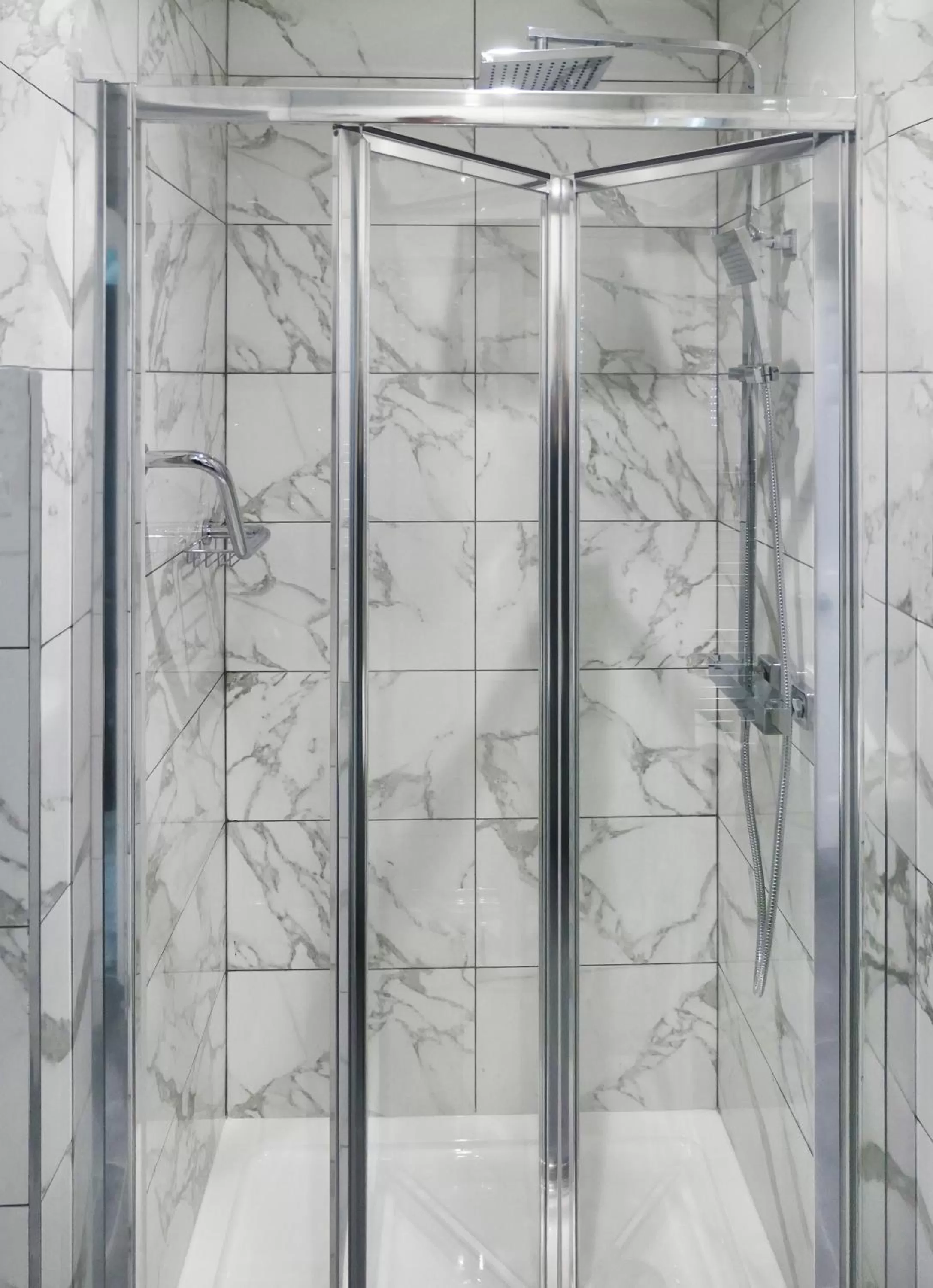 Shower in Suncliff Hotel - OCEANA COLLECTION