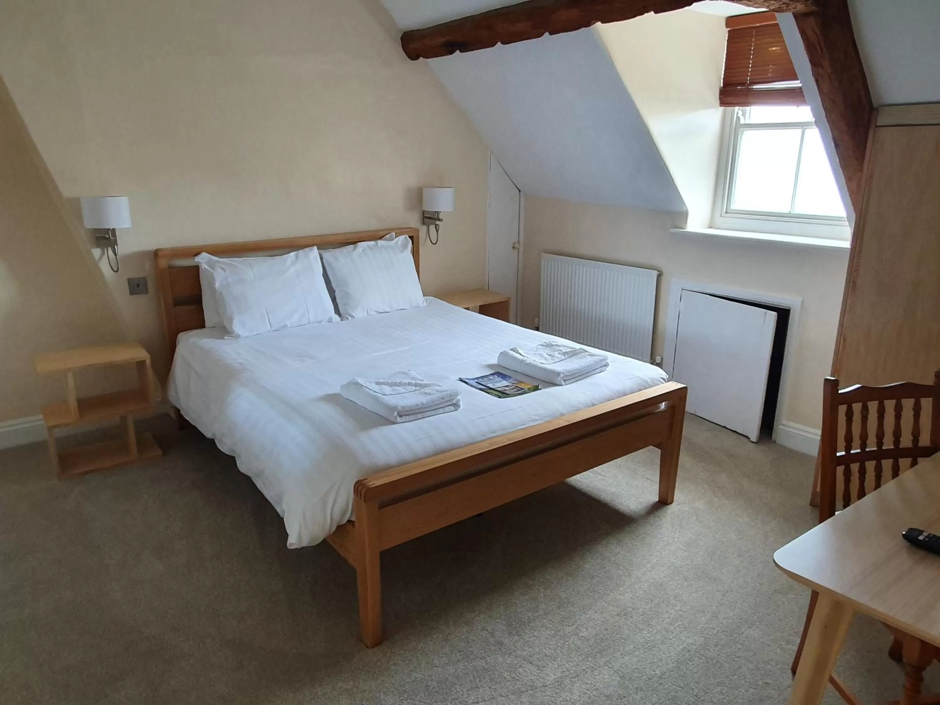 Photo of the whole room, Bed in Alexandra Hotel