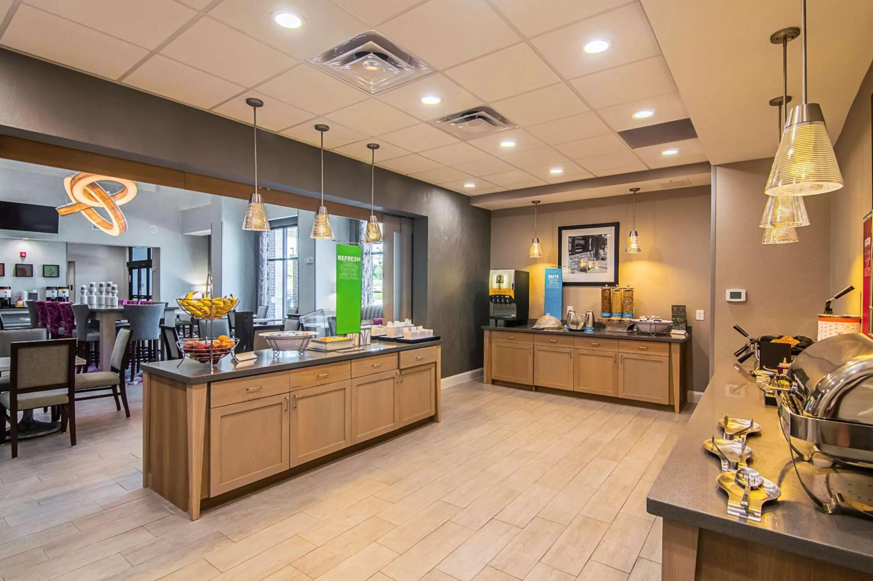 Breakfast in Hampton Inn & Suites-Dallas/Richardson
