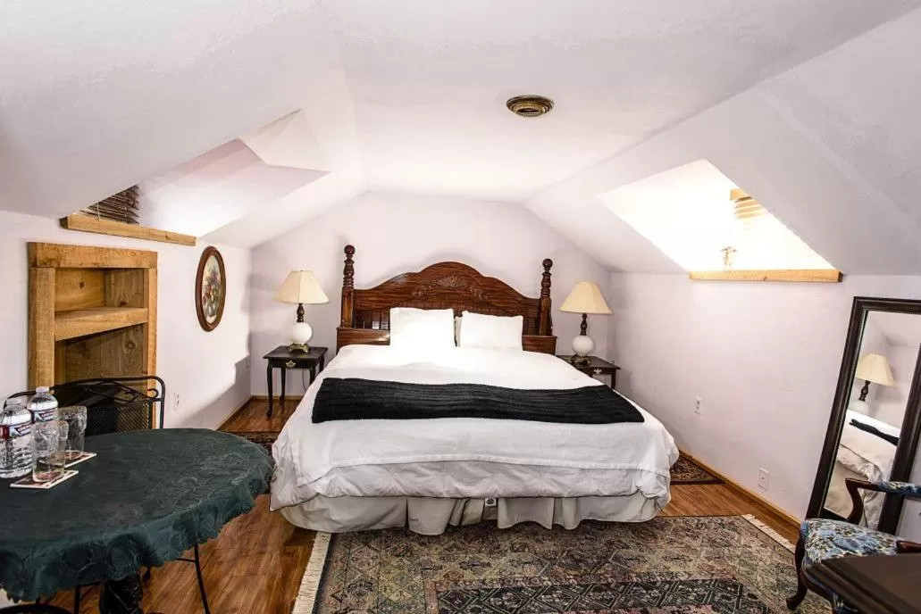 Deluxe Double Room - single occupancy in Trail City Bed & Breakfast