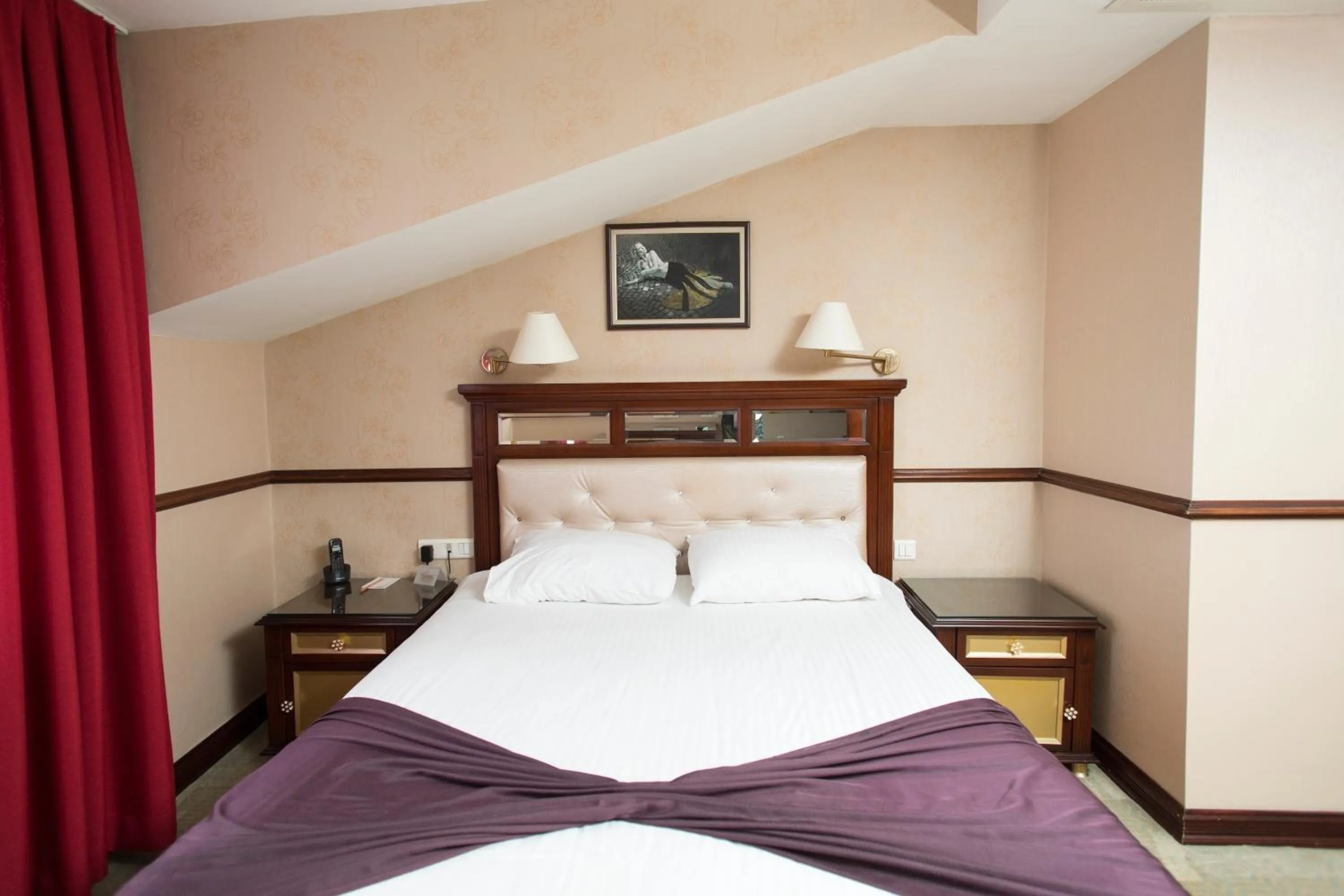 Bed in Topkapi Inter Istanbul Hotel