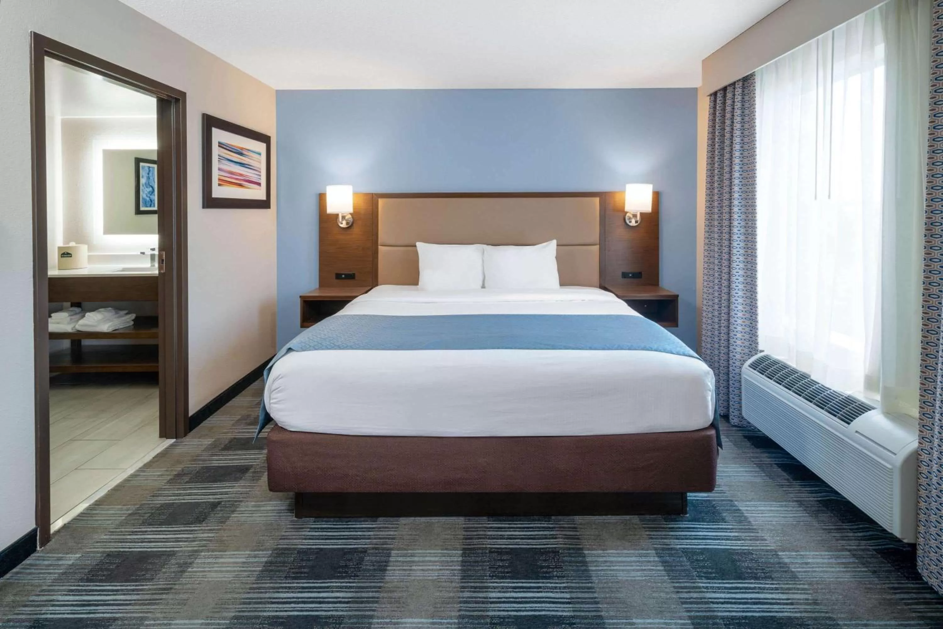 Photo of the whole room, Bed in Holiday Inn Express & Suites - Mobile - I-65 by IHG