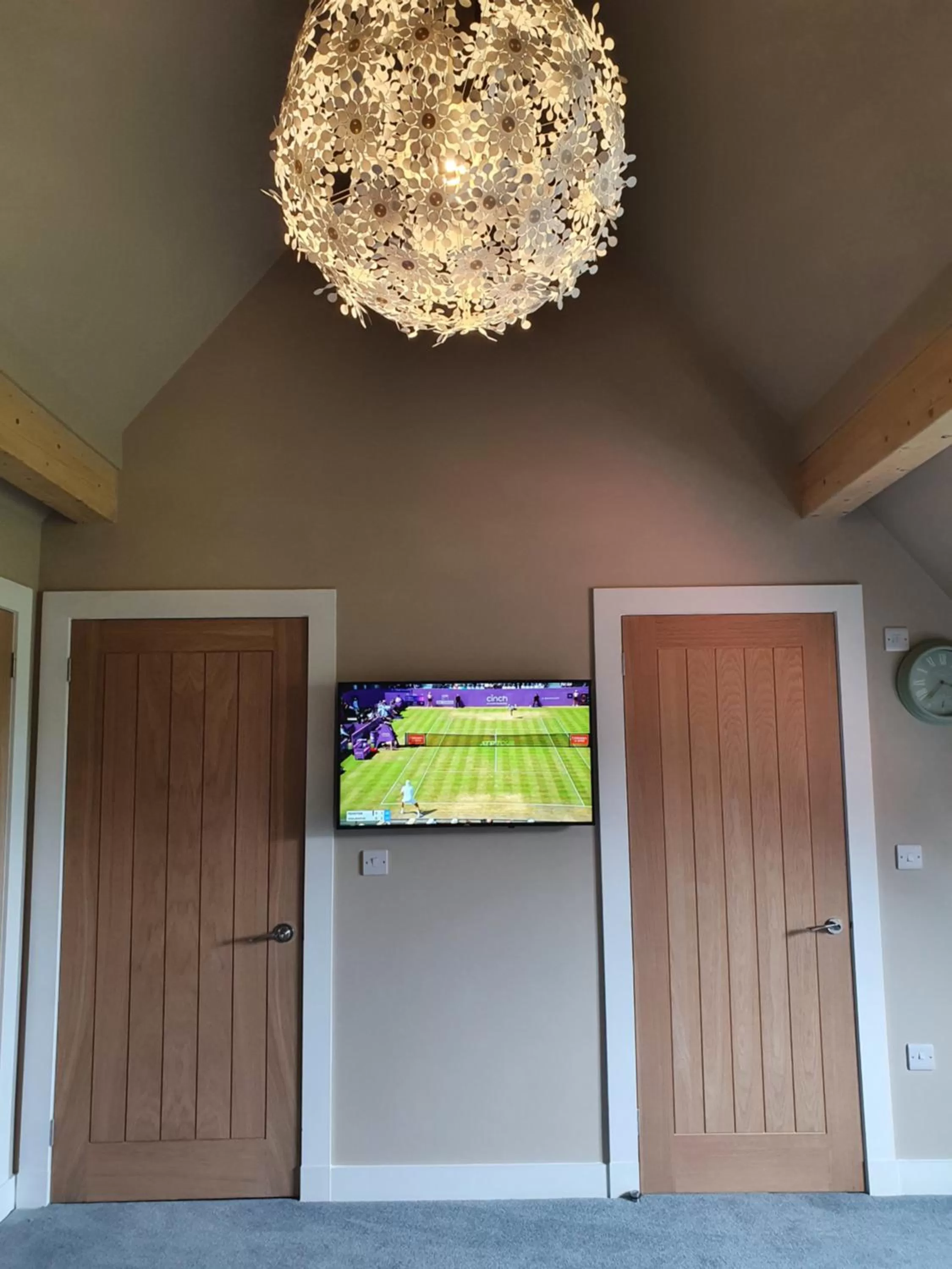 TV and multimedia, TV/Entertainment Center in Maple Cottage B&B