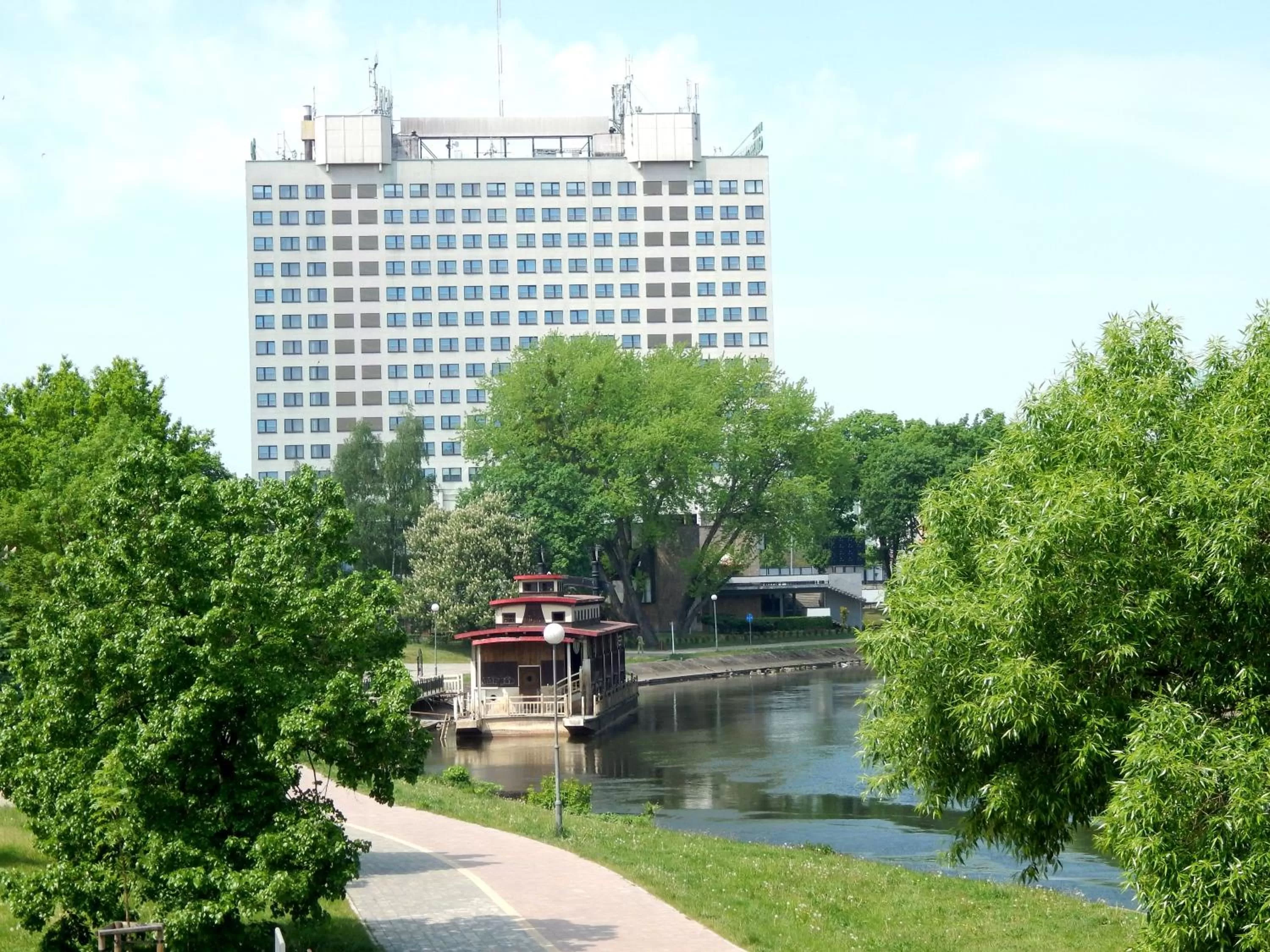 Property building in Hotel Gromada Pila