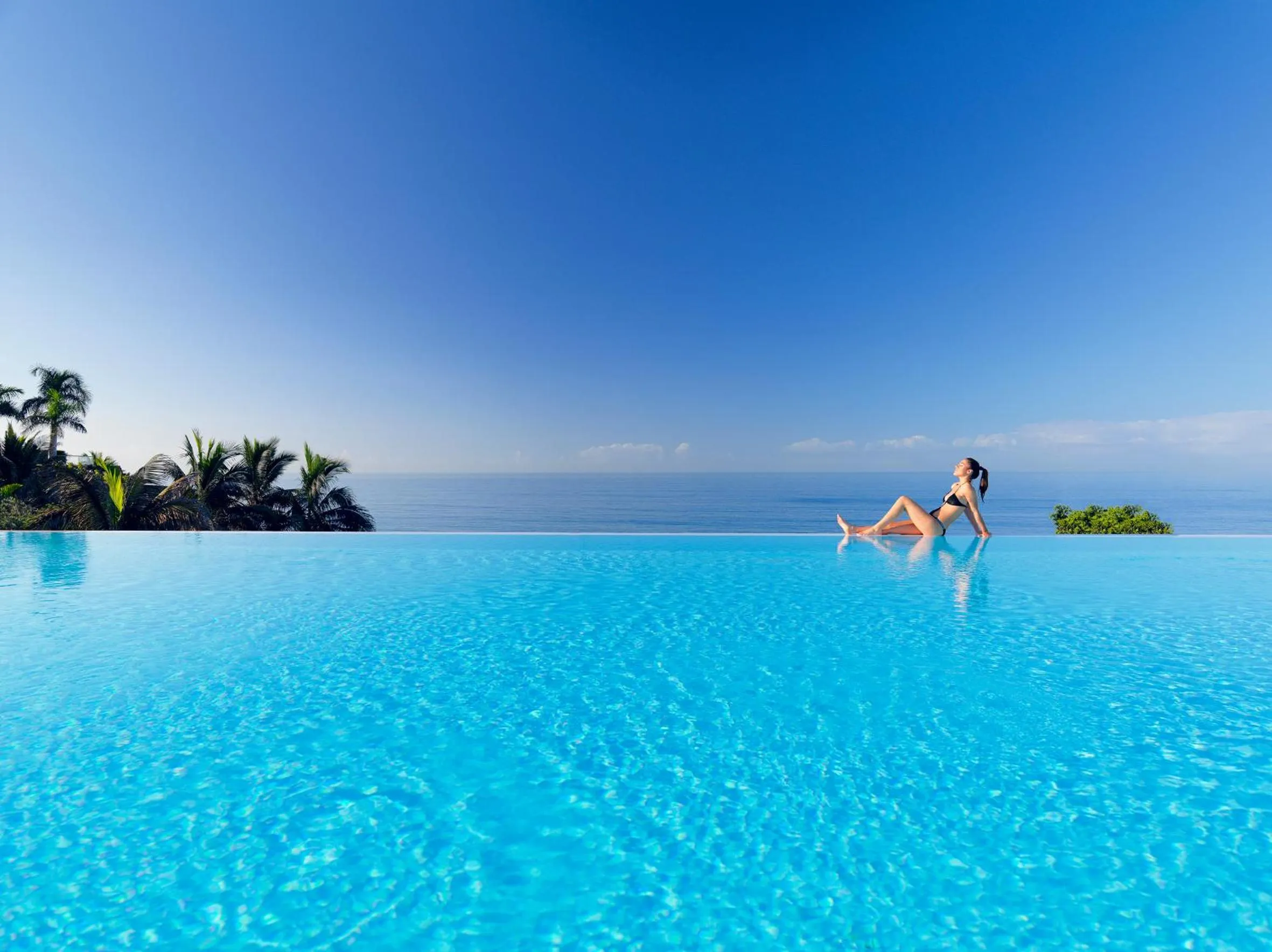 Swimming pool in H10 Playa Meloneras Horizons Collection