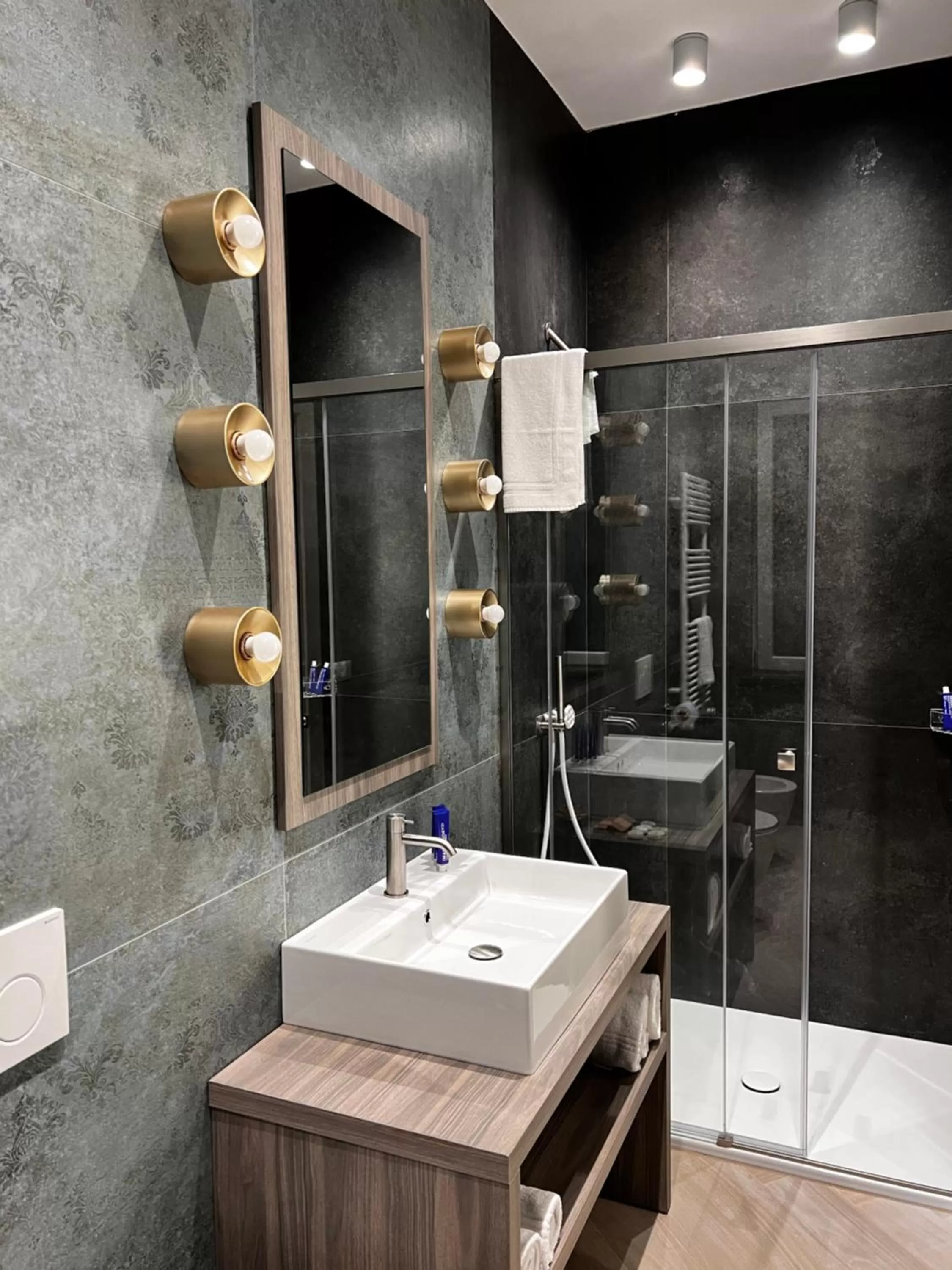 Shower in Patriziella 4 Rooms