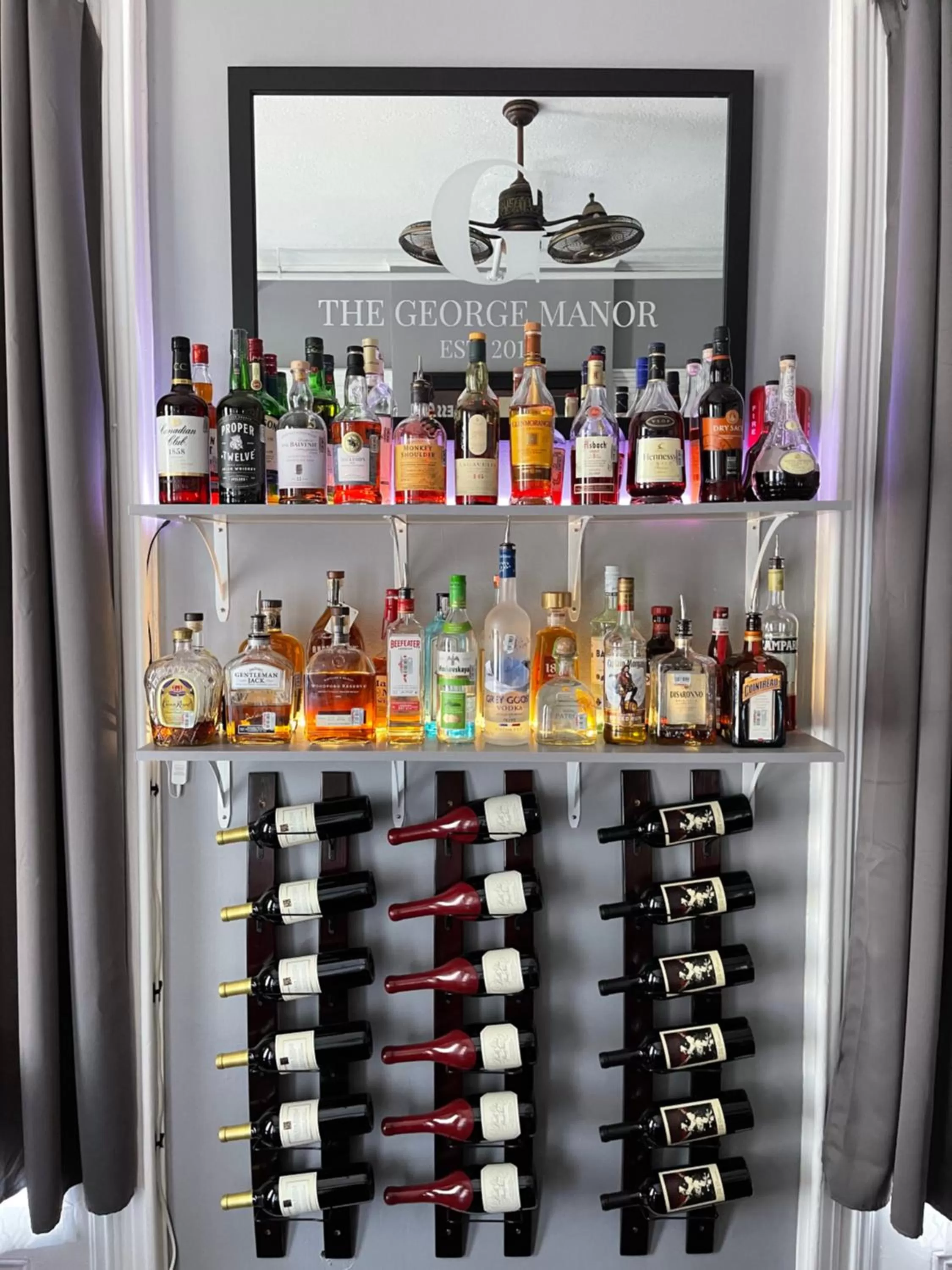 Lounge or bar in The George Manor