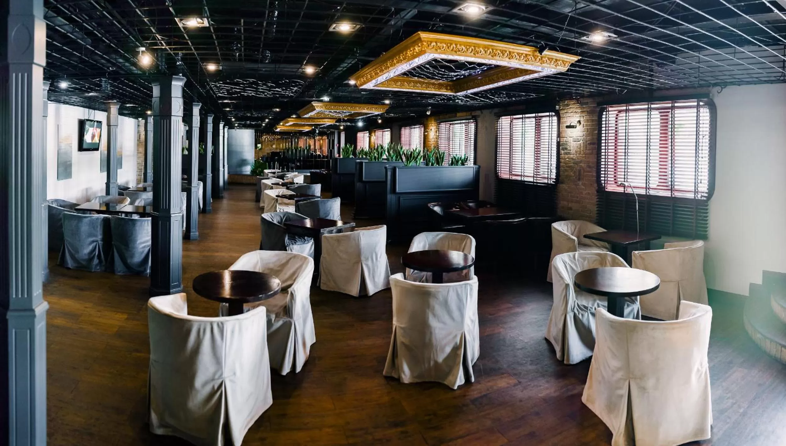 Restaurant/places to eat in Bakkara Hotel