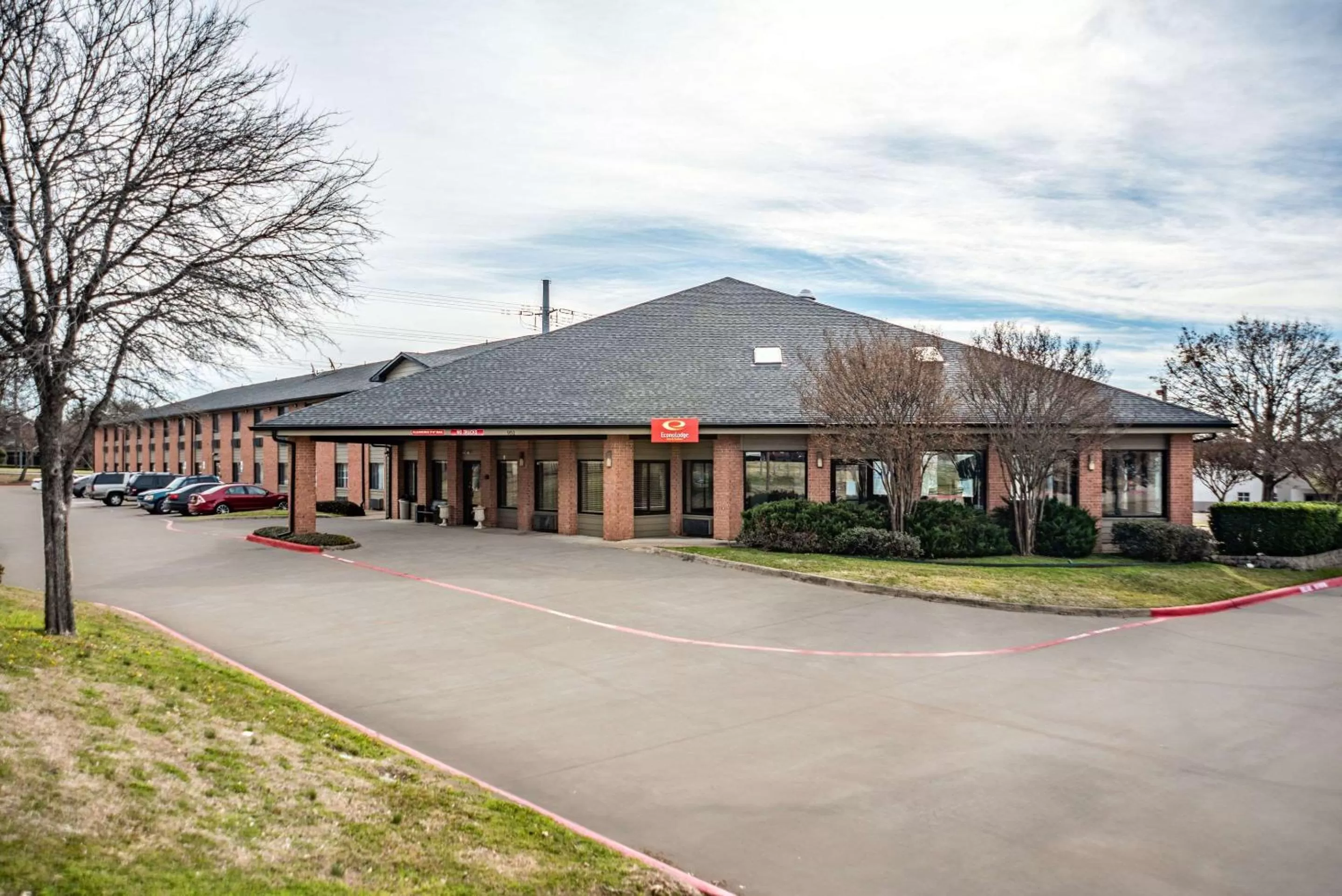 Property building in Econo Lodge Inn & Suites