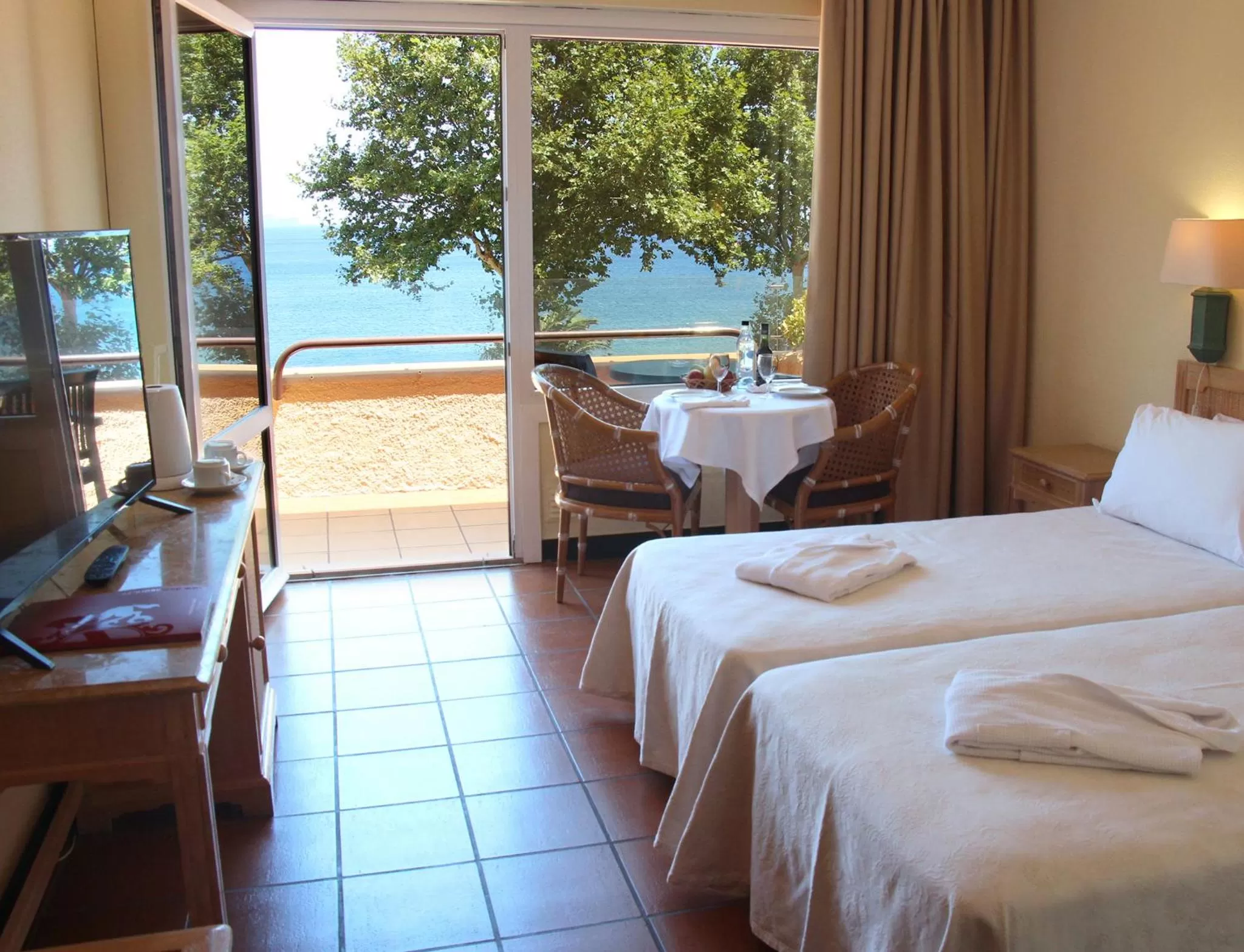 Property building, Bed in Dom Pedro Madeira