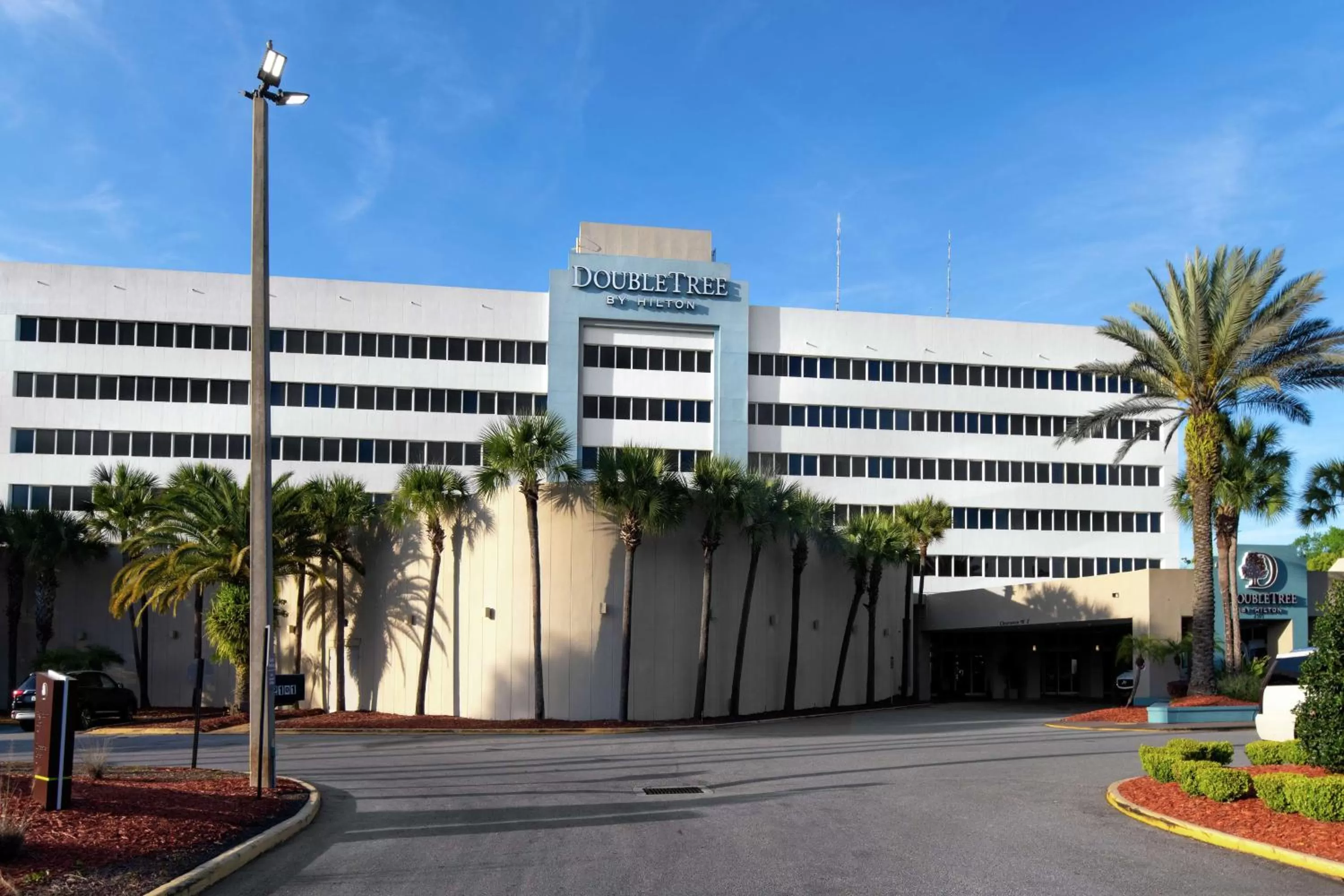 Property building in DoubleTree by Hilton Hotel Jacksonville Airport