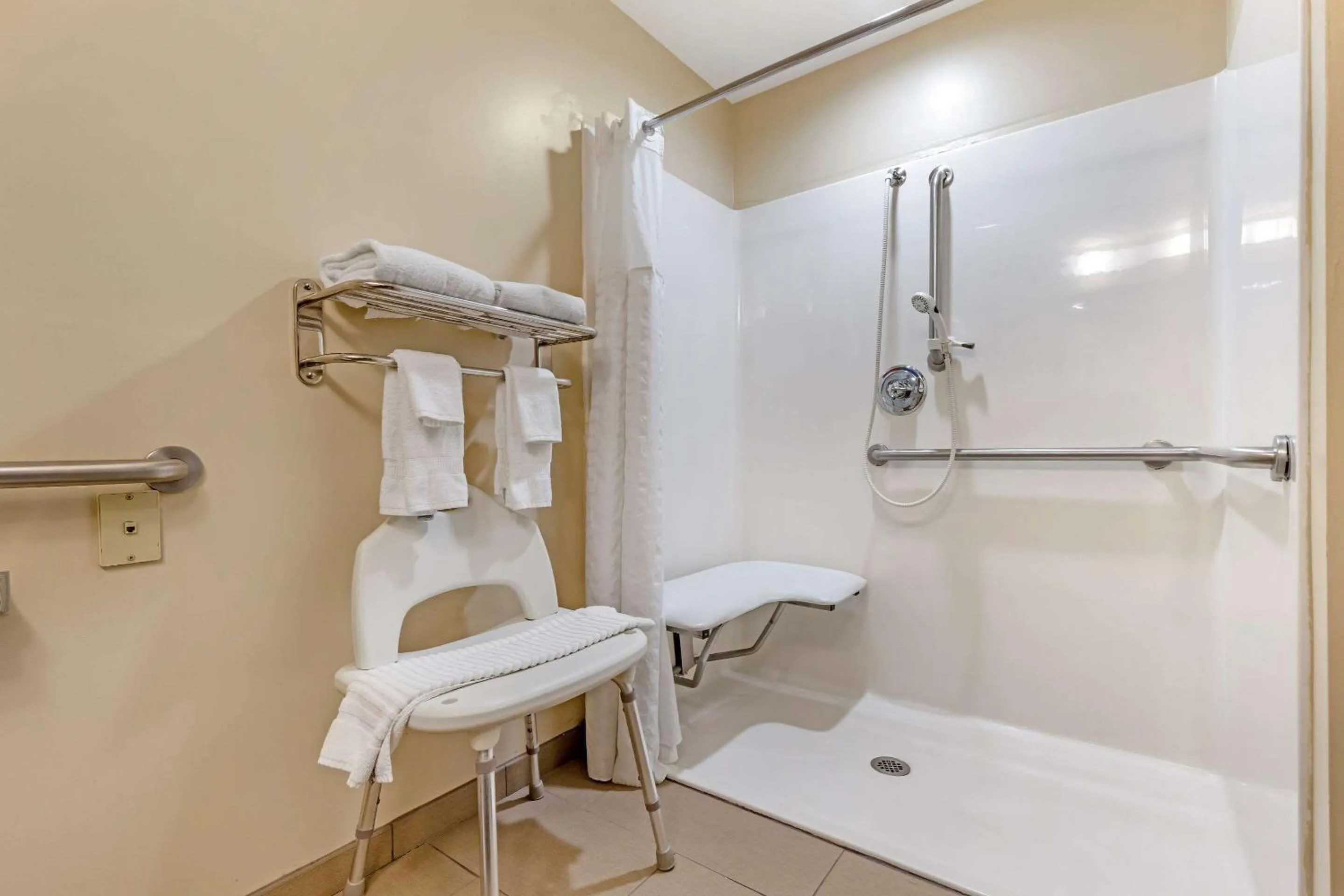 Bathroom in Comfort Inn & Suites Orangeburg