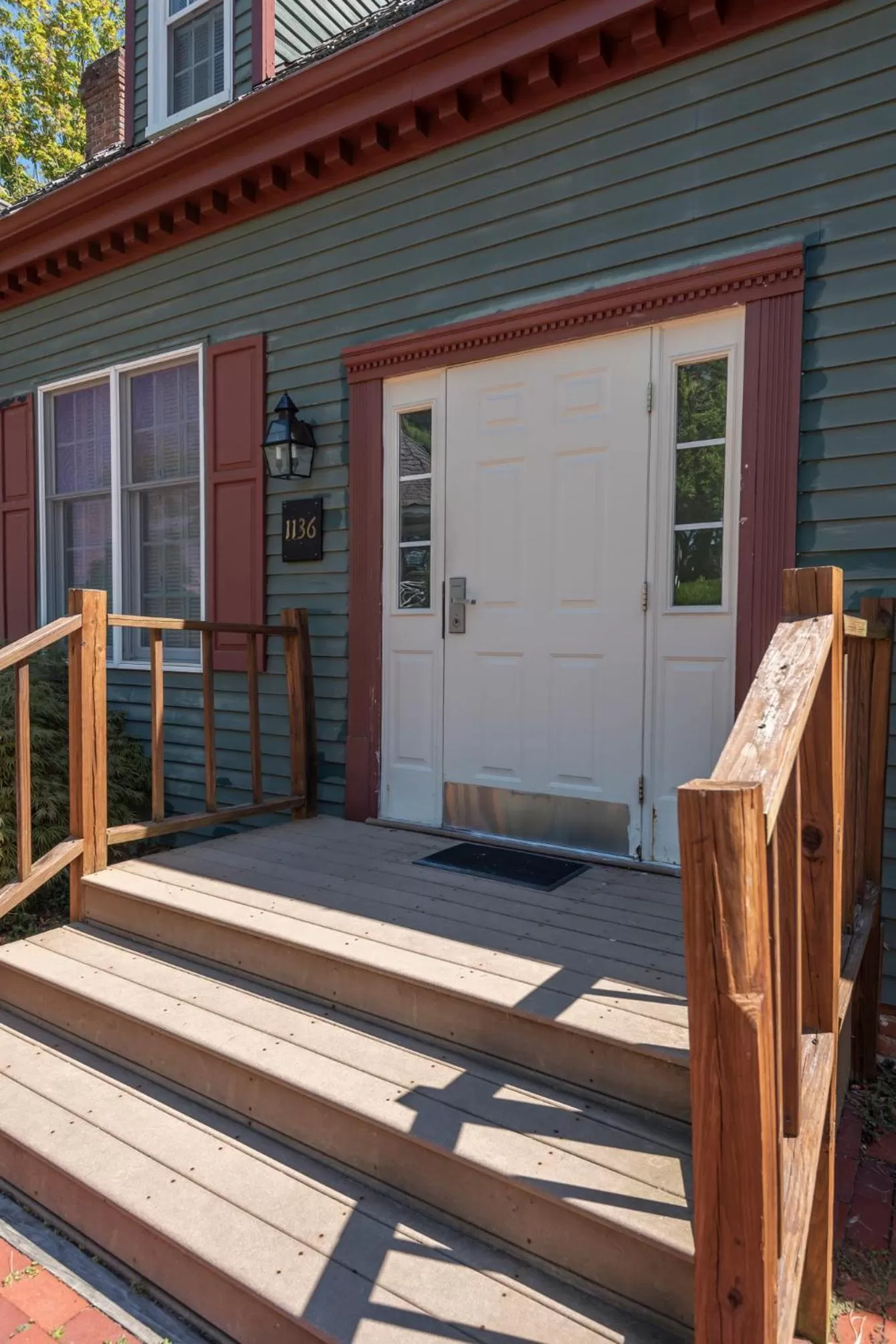 Facade/entrance in Century Suites Hotel