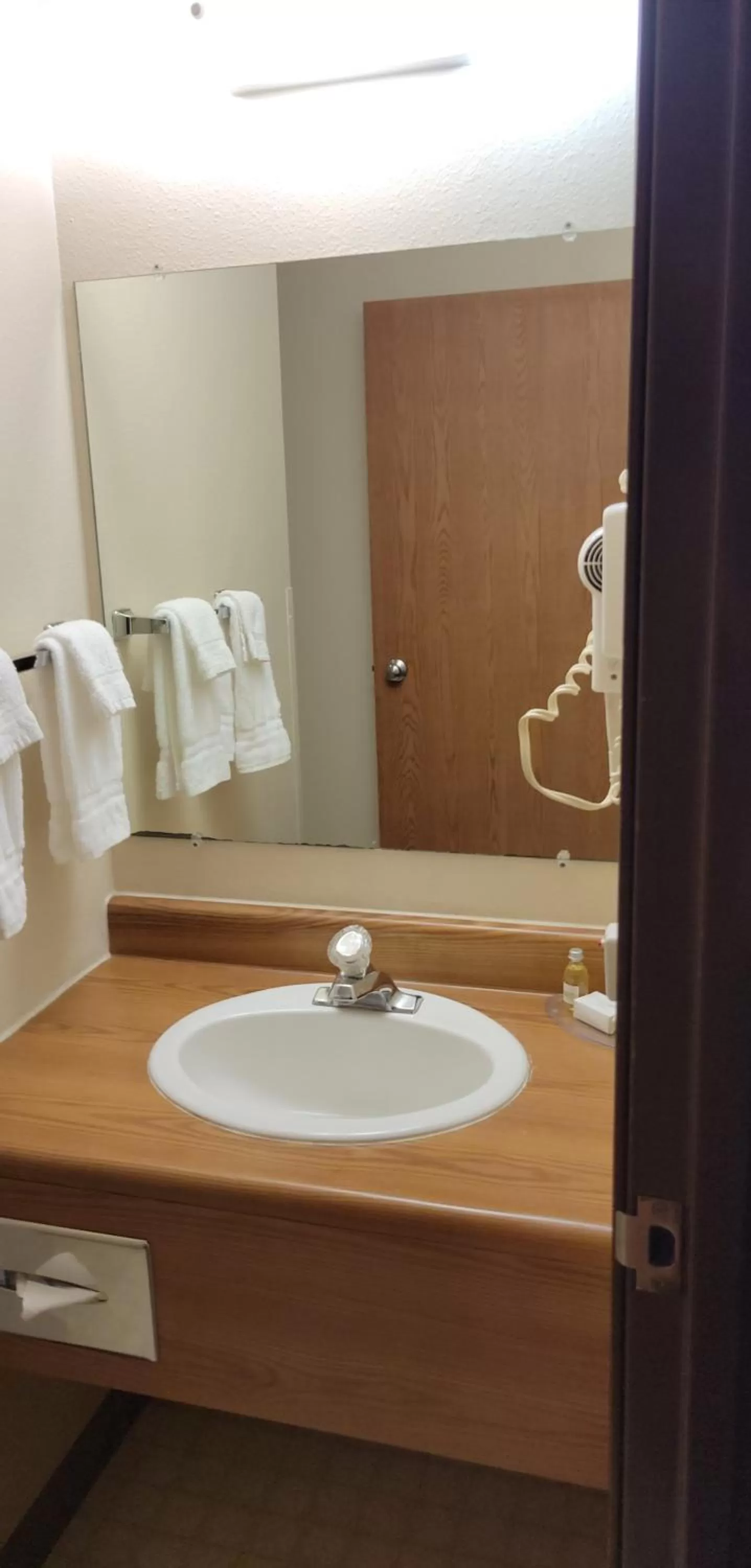 Bathroom in Boarders Inn & Suites by Cobblestone Hotels - Broken Bow