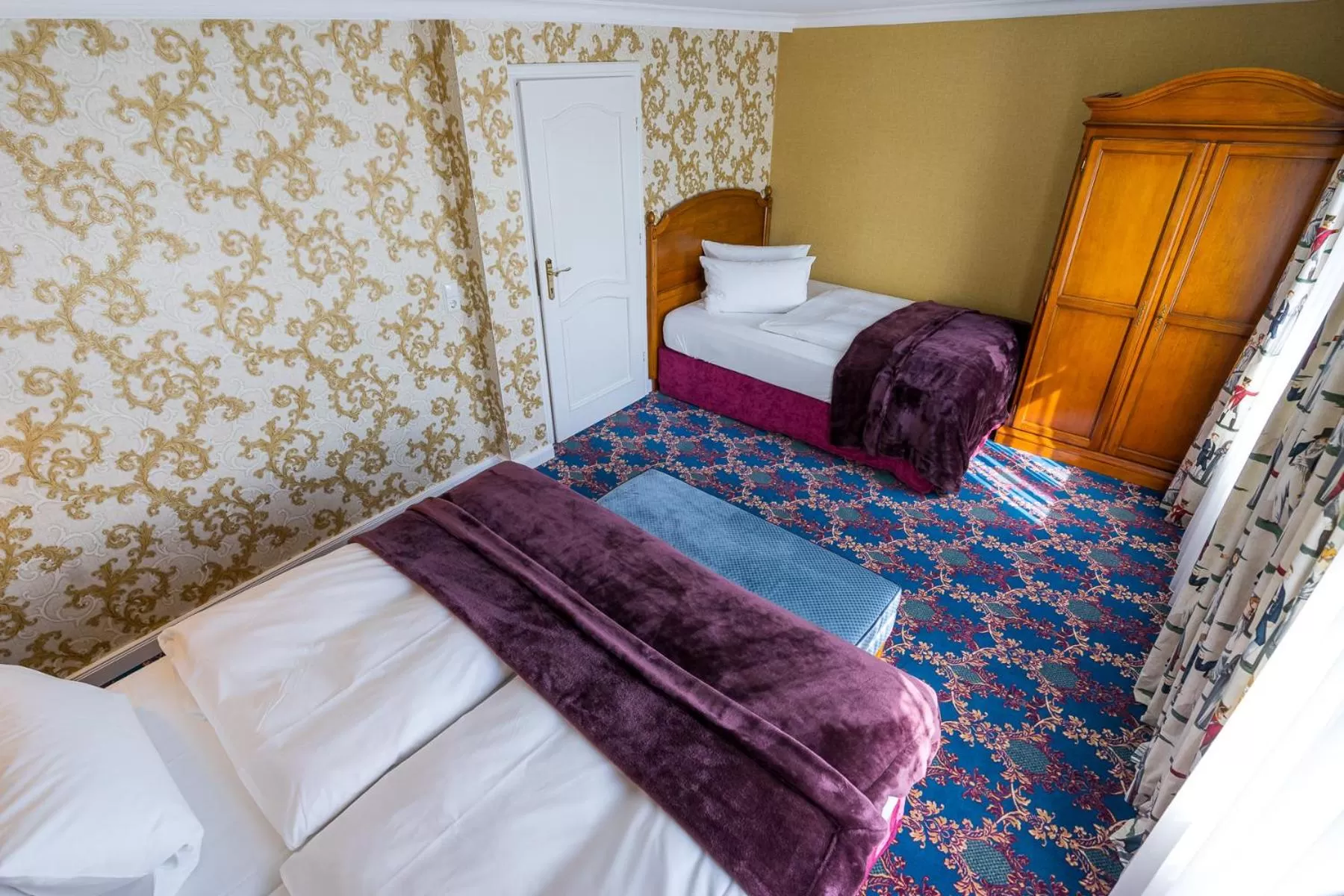 Photo of the whole room, Bed in Boutiquehotel Schloßpalais