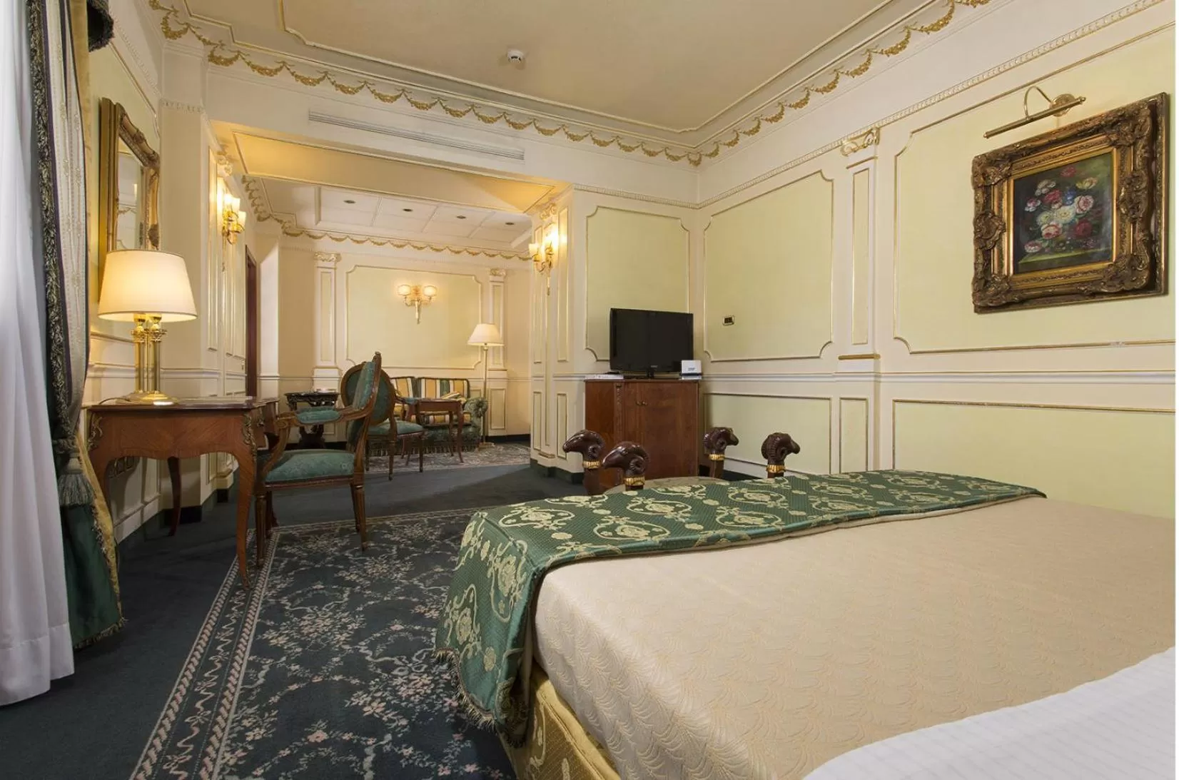 Photo of the whole room, Bed in Grand Hotel Vanvitelli