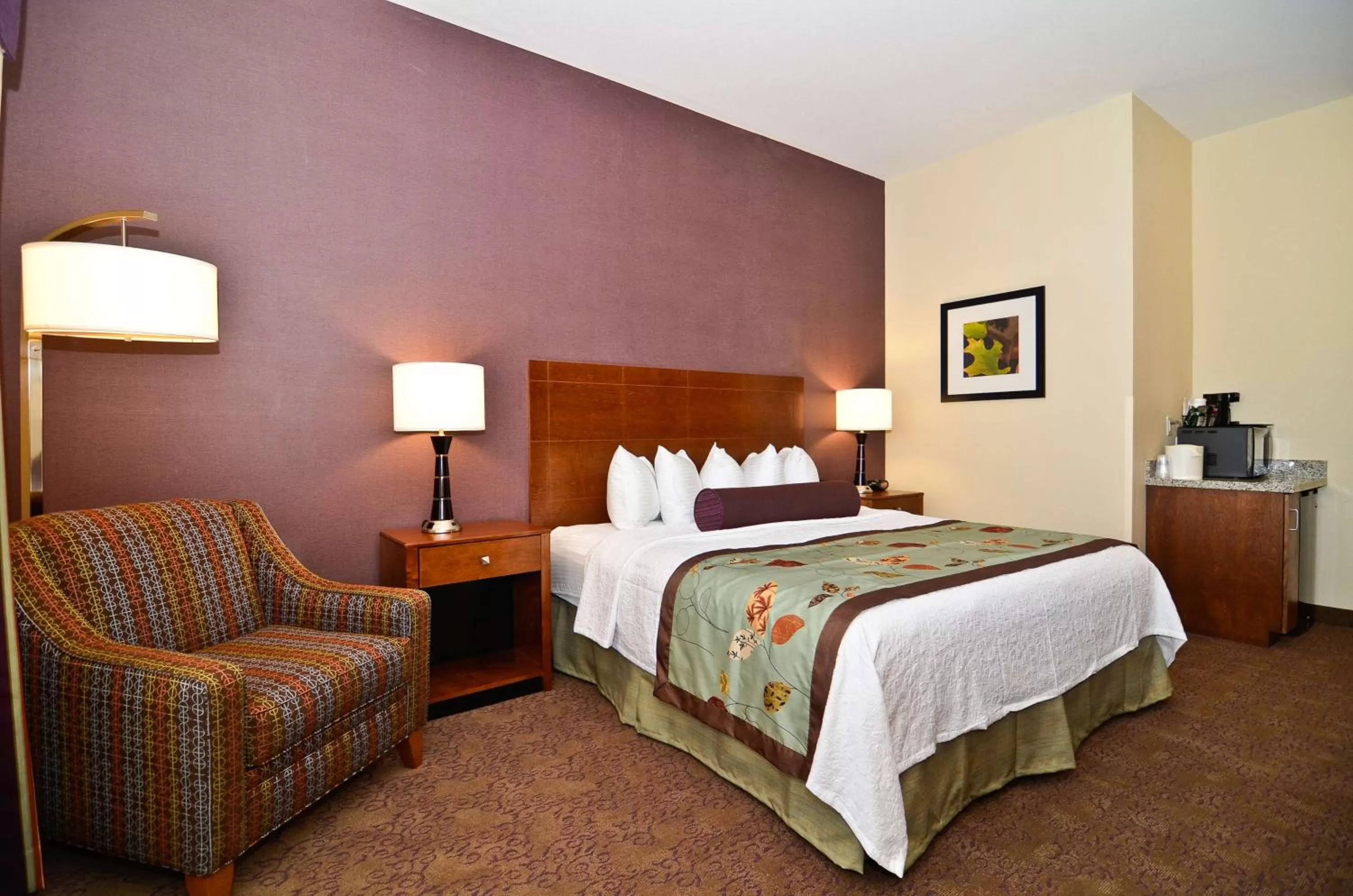 Photo of the whole room, Bed in Best Western Plus Carousel Inn & Suites Burlington