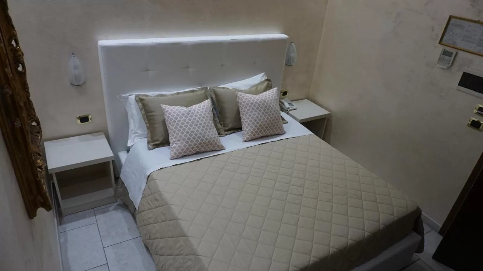 Bed in Hotel Riva Del Sole