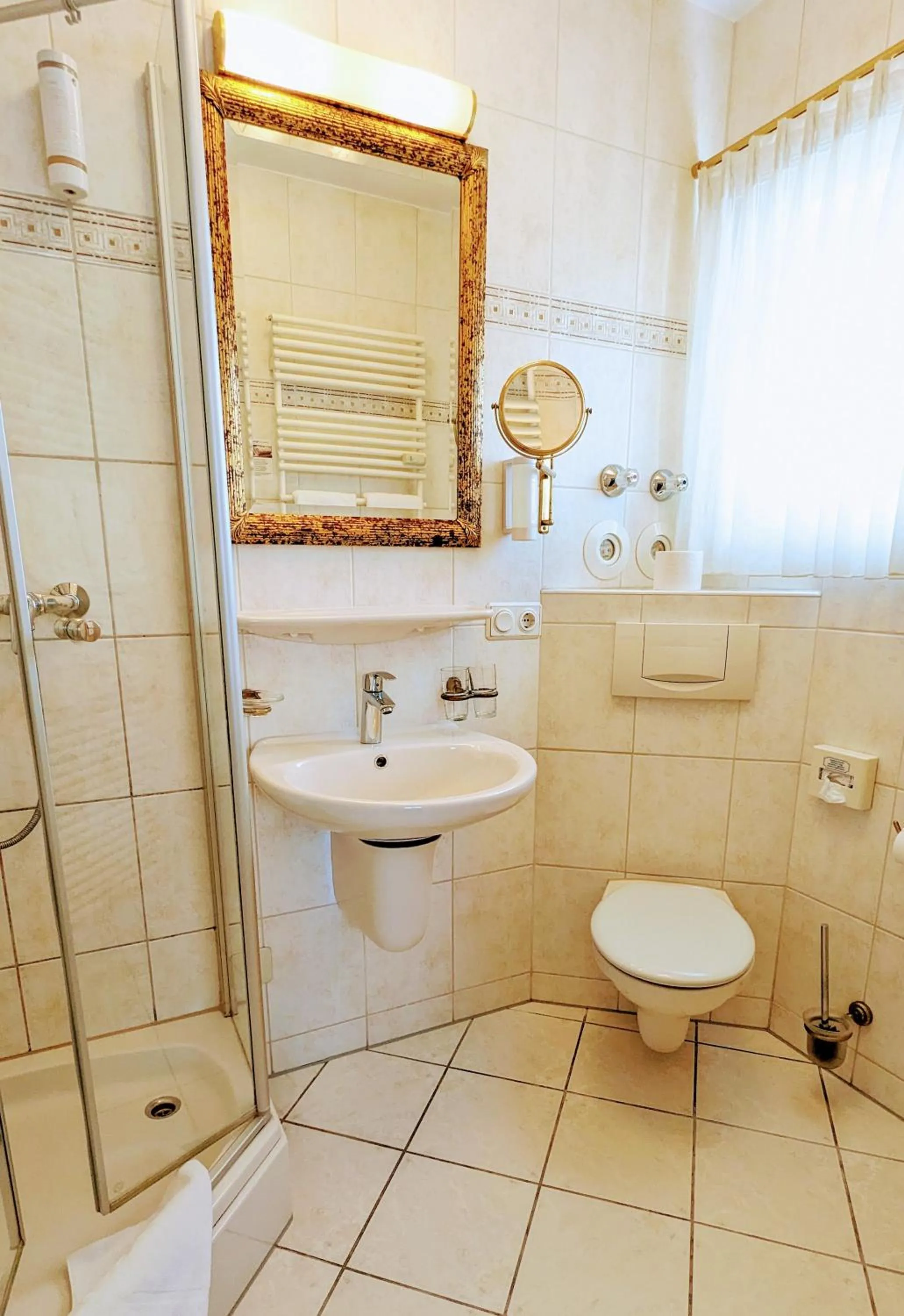 Shower in Ambient Hotel am Europakanal