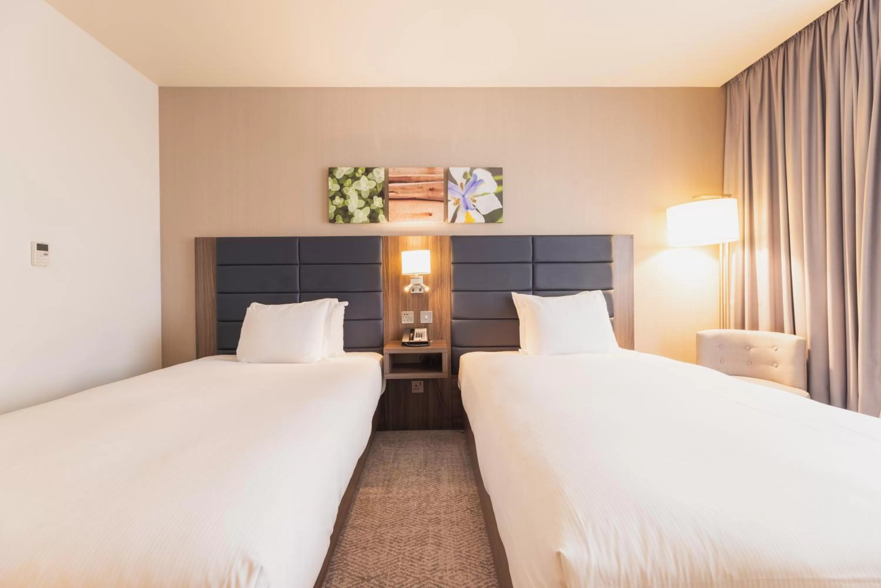 Bedroom, Bed in Hilton Garden Inn Birmingham Airport Uk