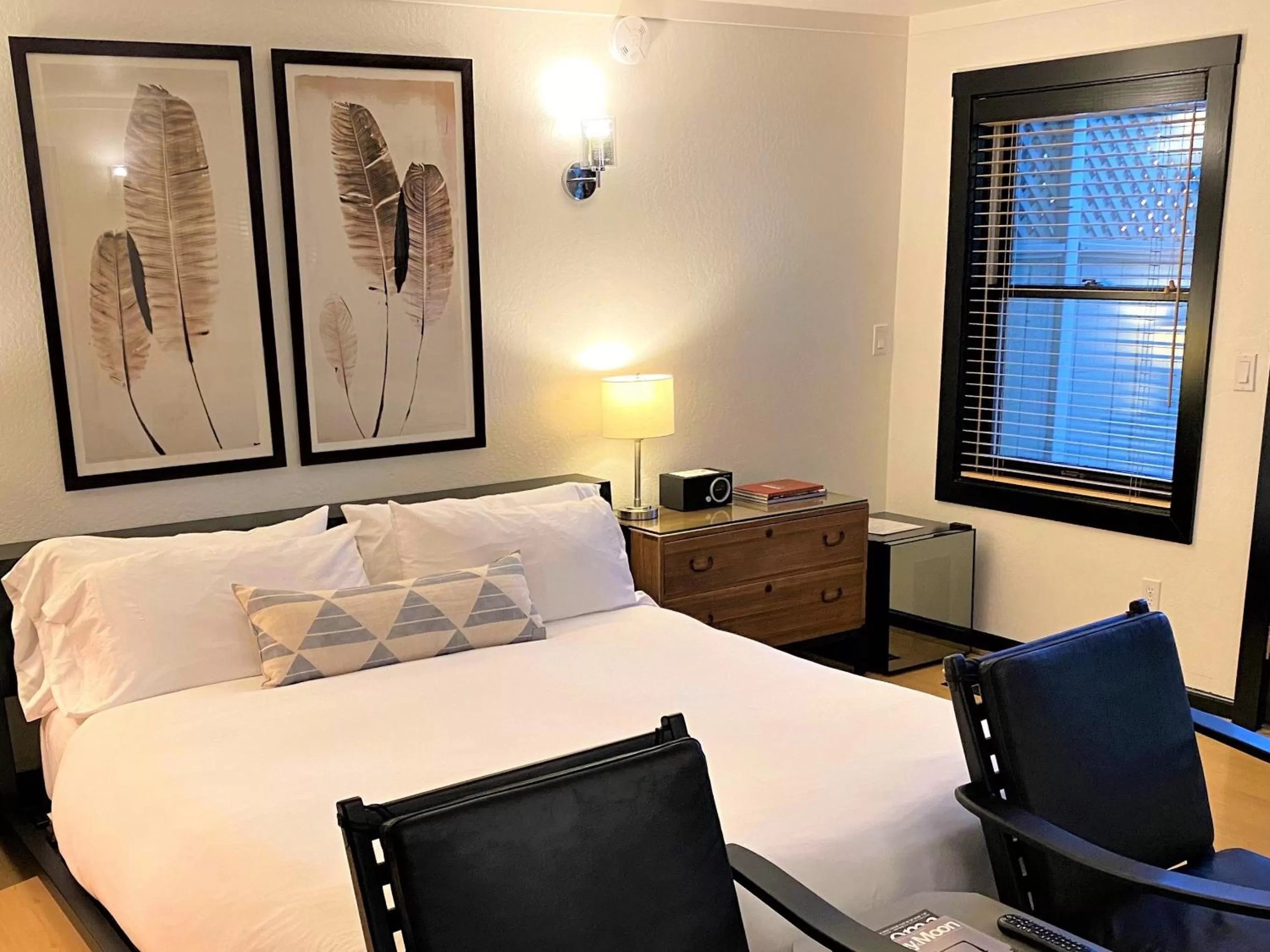 Photo of the whole room, Bed in Gaige House