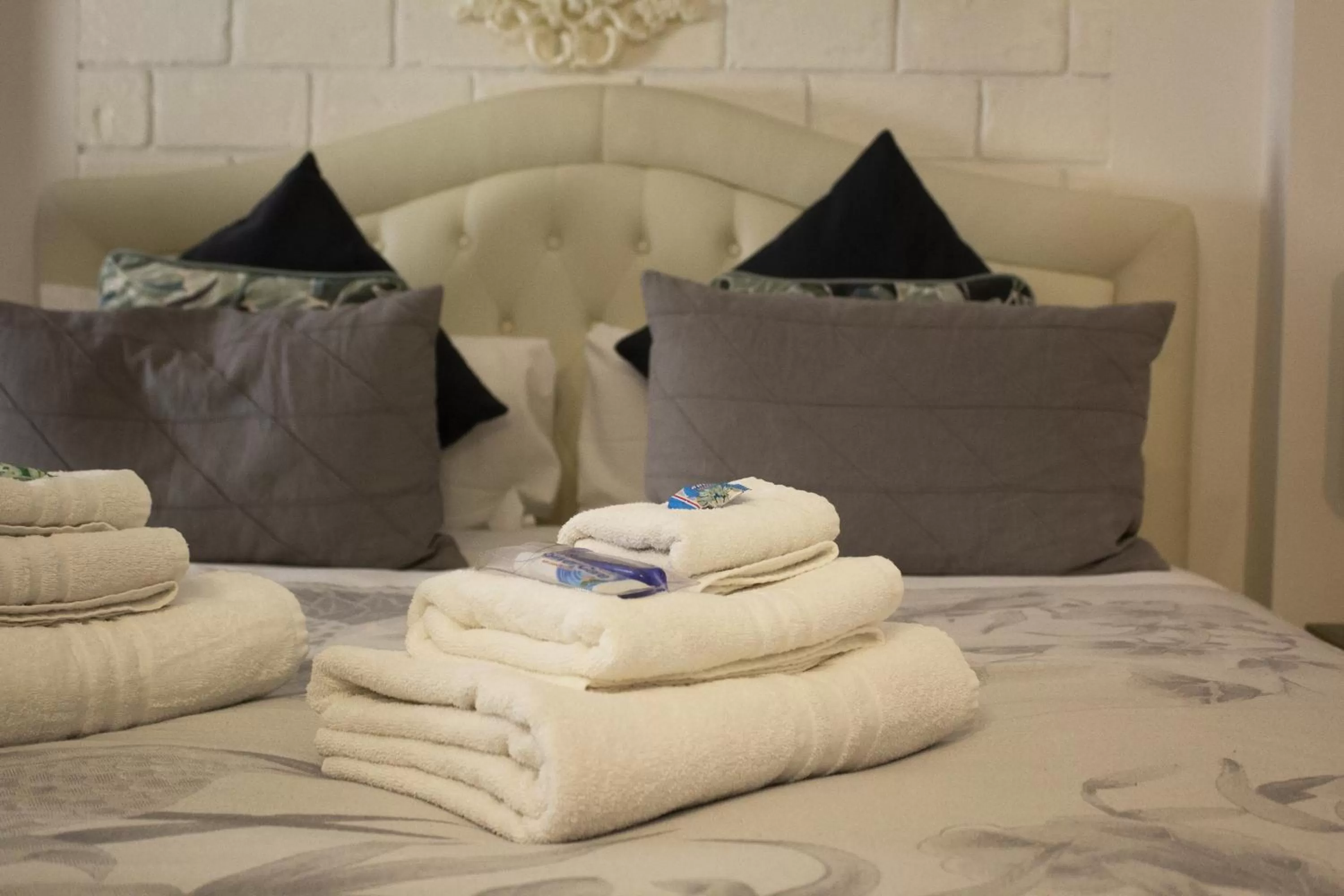 Photo of the whole room, Bed in Naviglio81