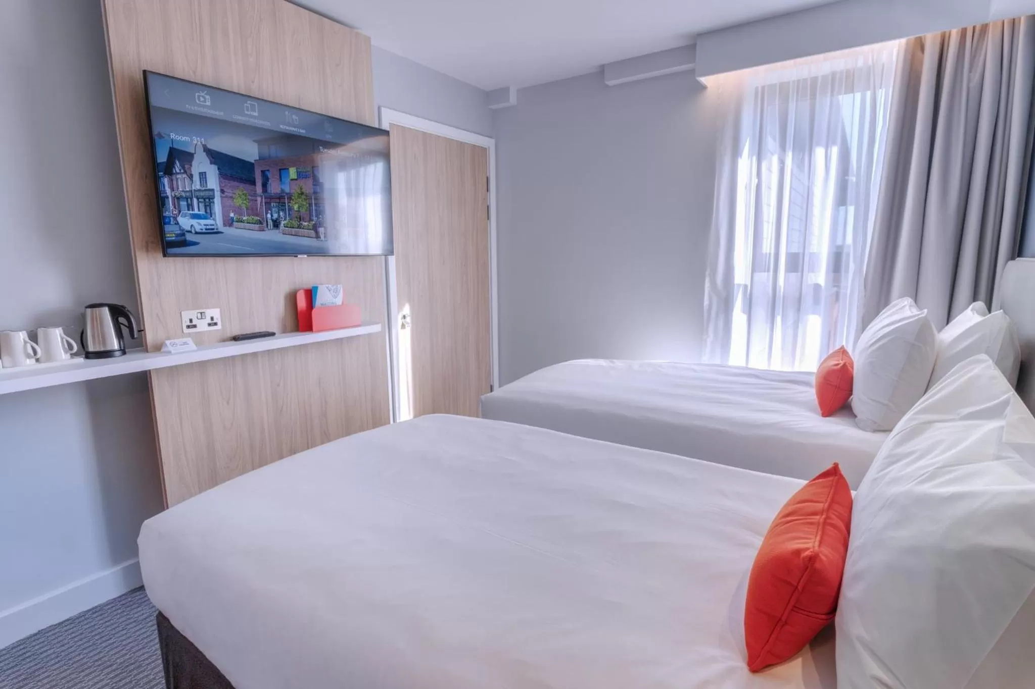 Photo of the whole room, Bed in Holiday Inn Express - Fleet by IHG