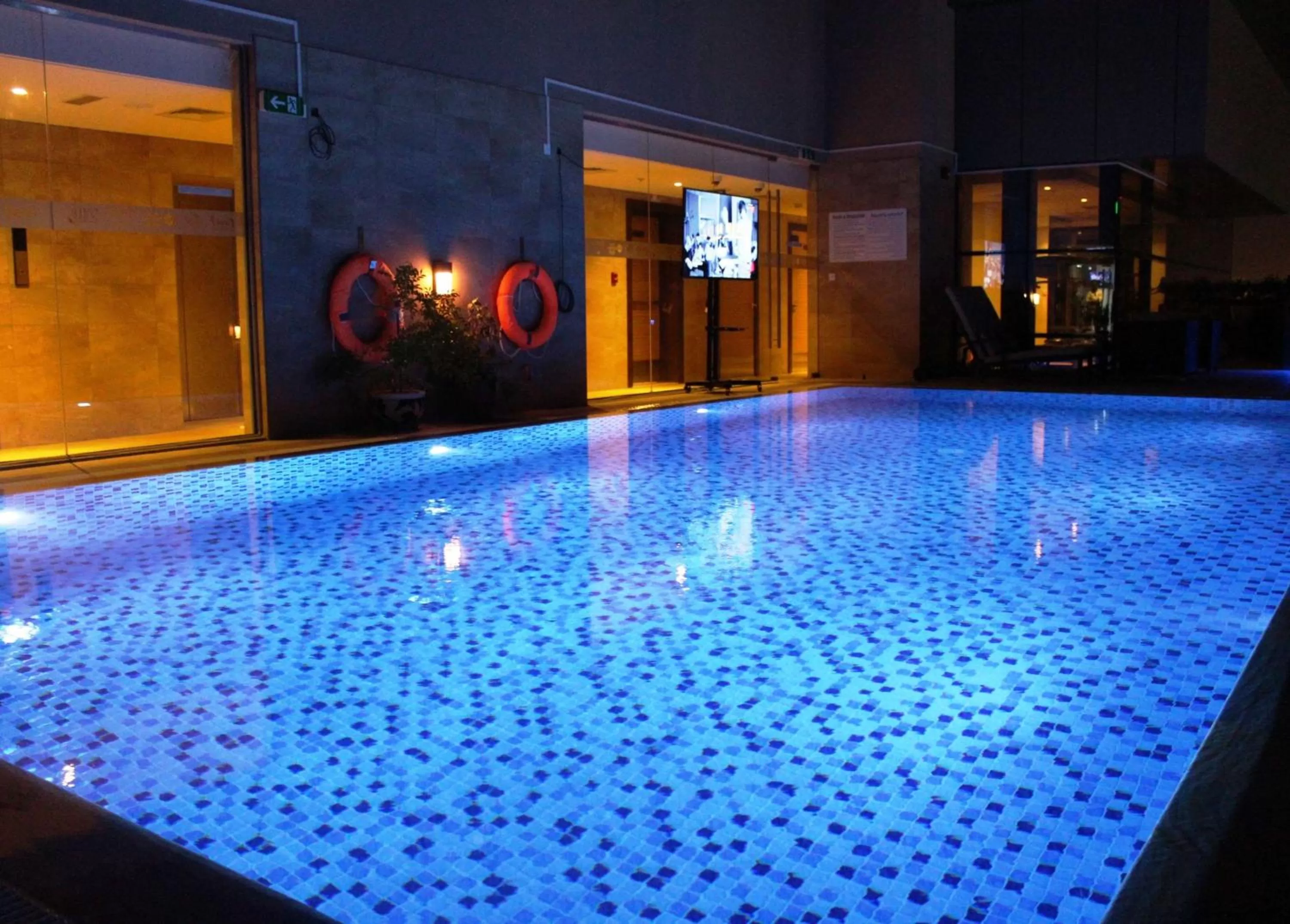 TV and multimedia in Best Western Plus Pearl Creek