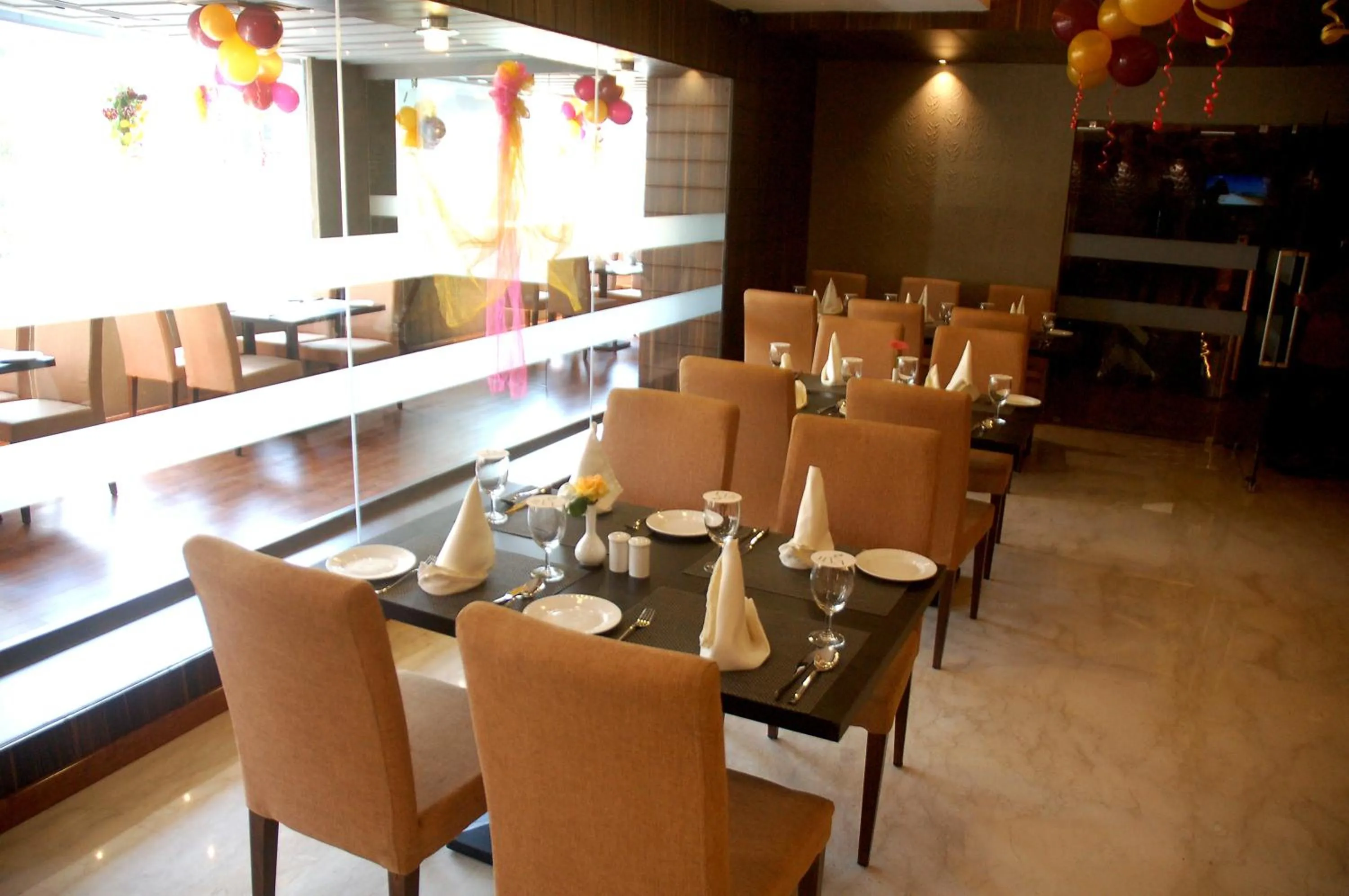 Restaurant/places to eat in Hotel JIVA