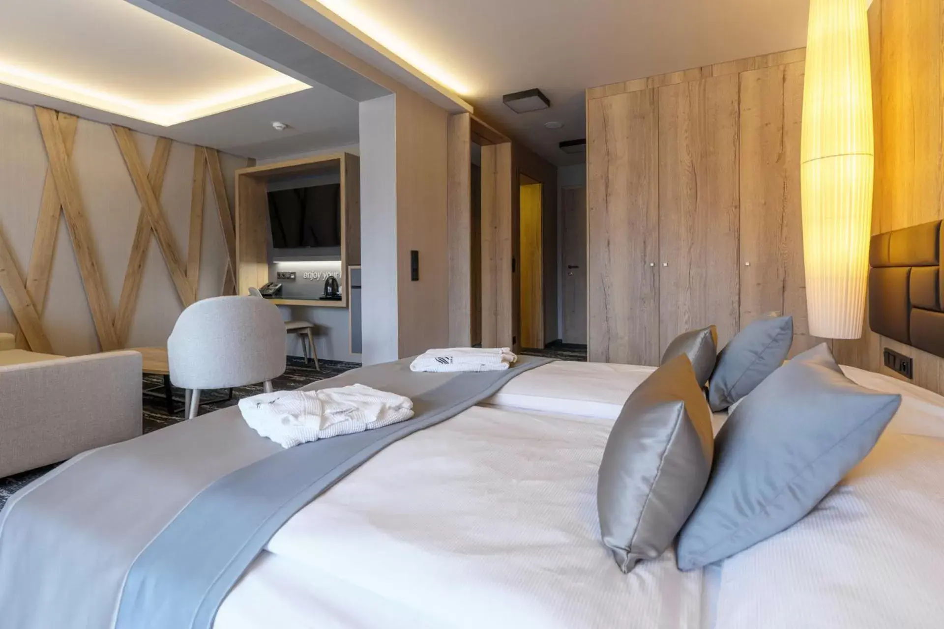 Double Lux Room (2 Adults + 2 Children) in Hotel Hills Double Lux Room (2 Adults + 2 Children) in Hotel Hills