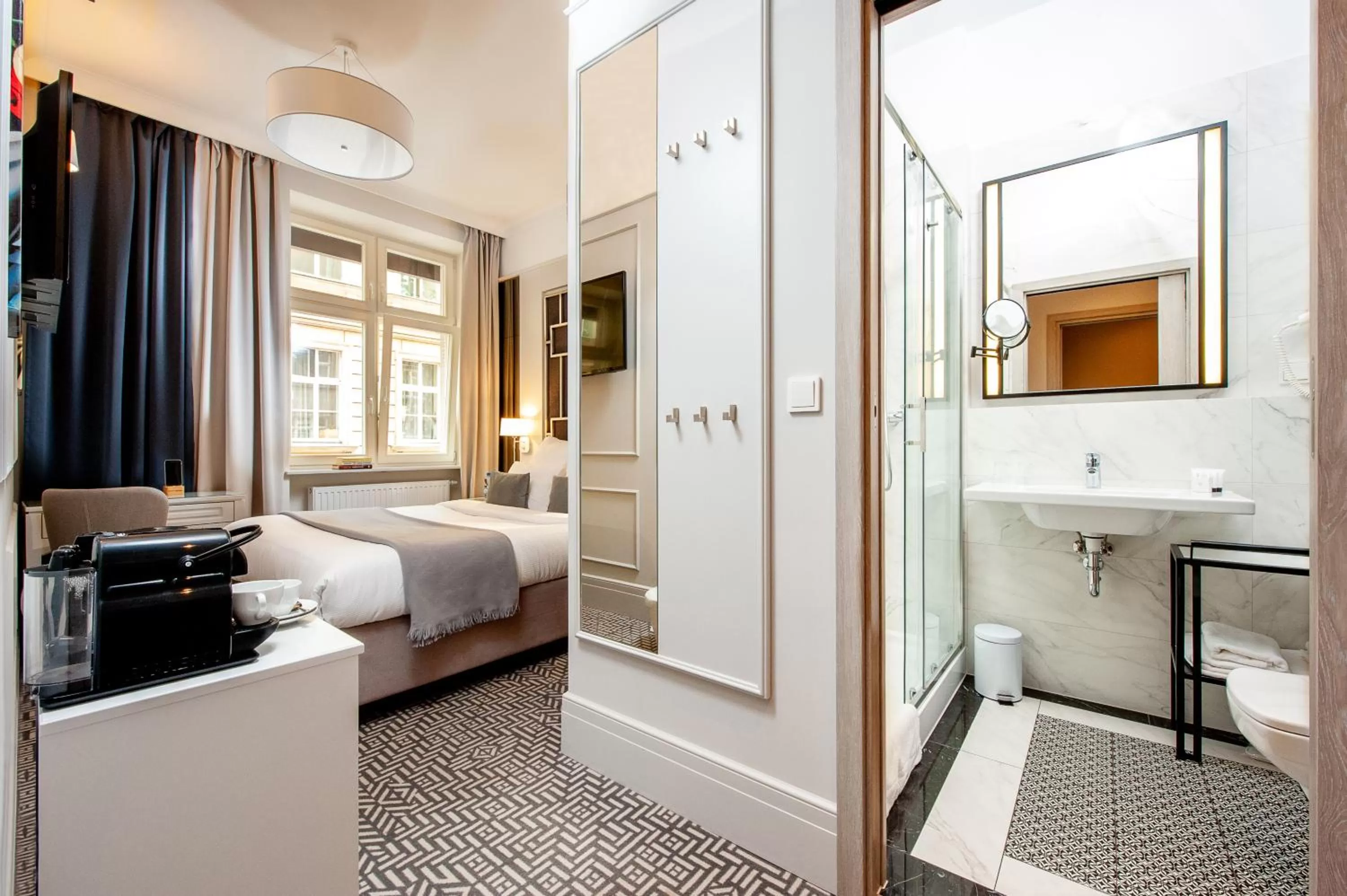 Bathroom, Bed in Amber Design Residence
