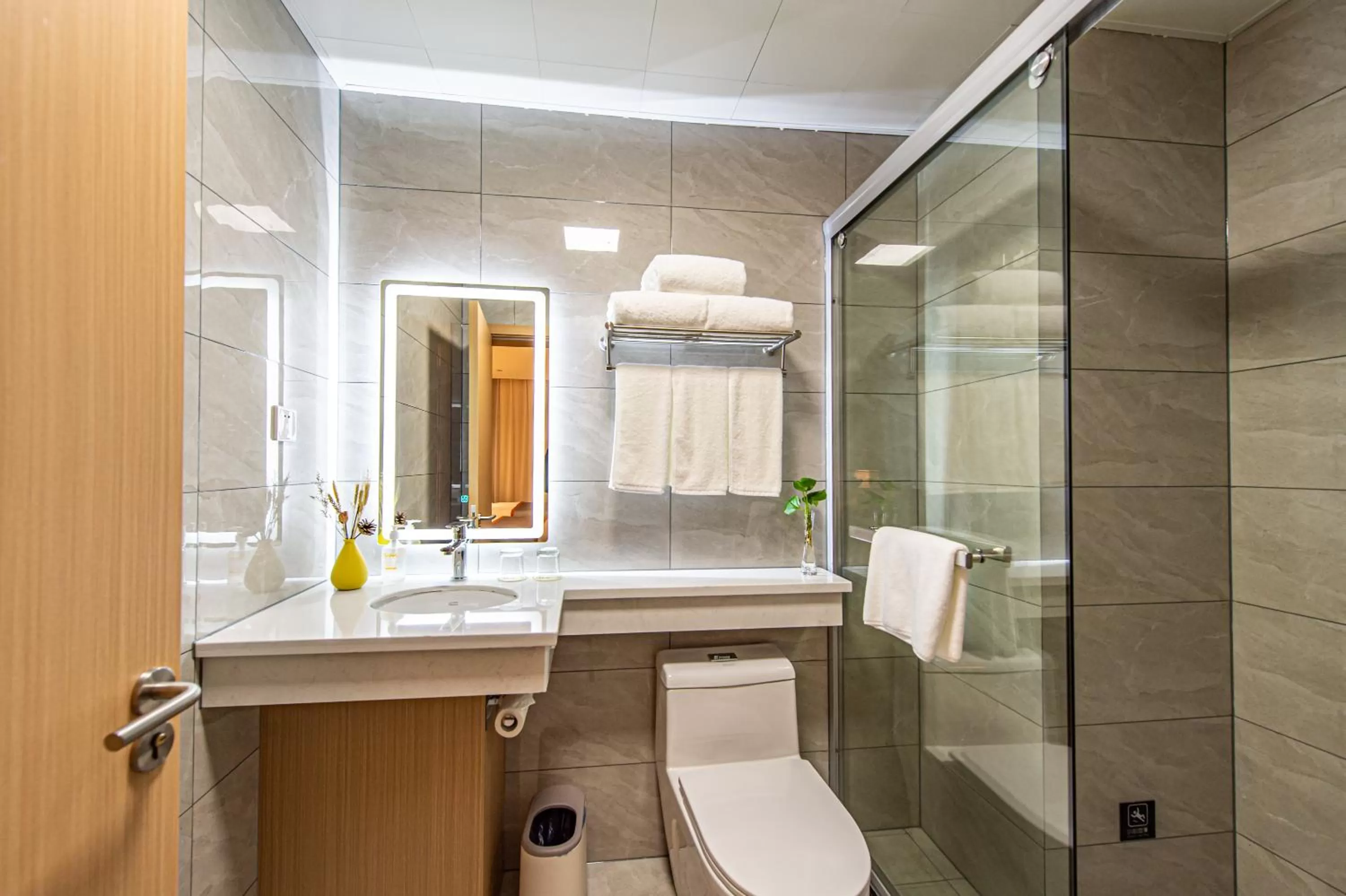 Shower in Shanghai JOYFUL YARD Hotel-Free shuttle bus to Pudong Airport and Disneyland