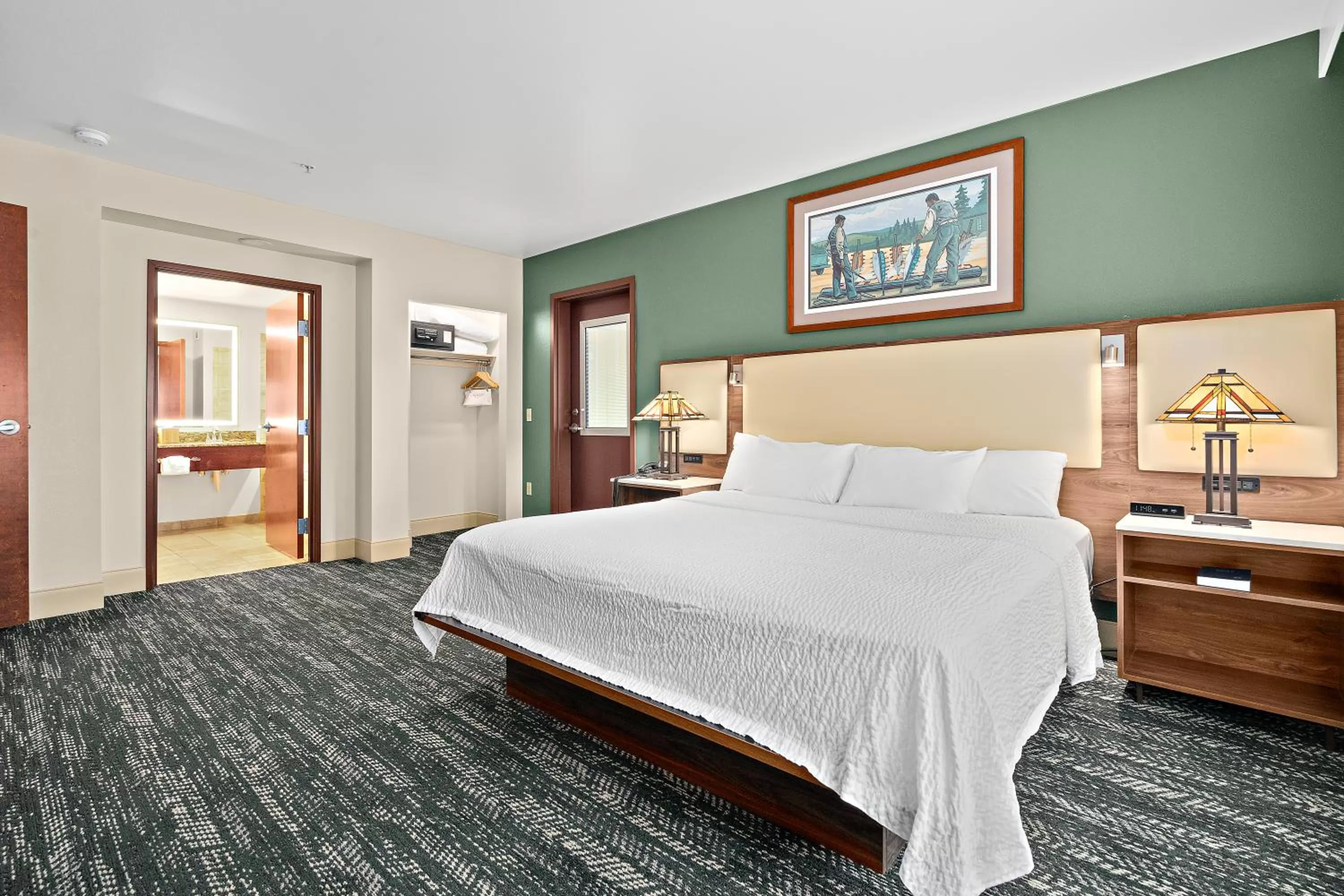 Bathroom, Bed in Lucky Eagle Casino & Hotel (Washington)