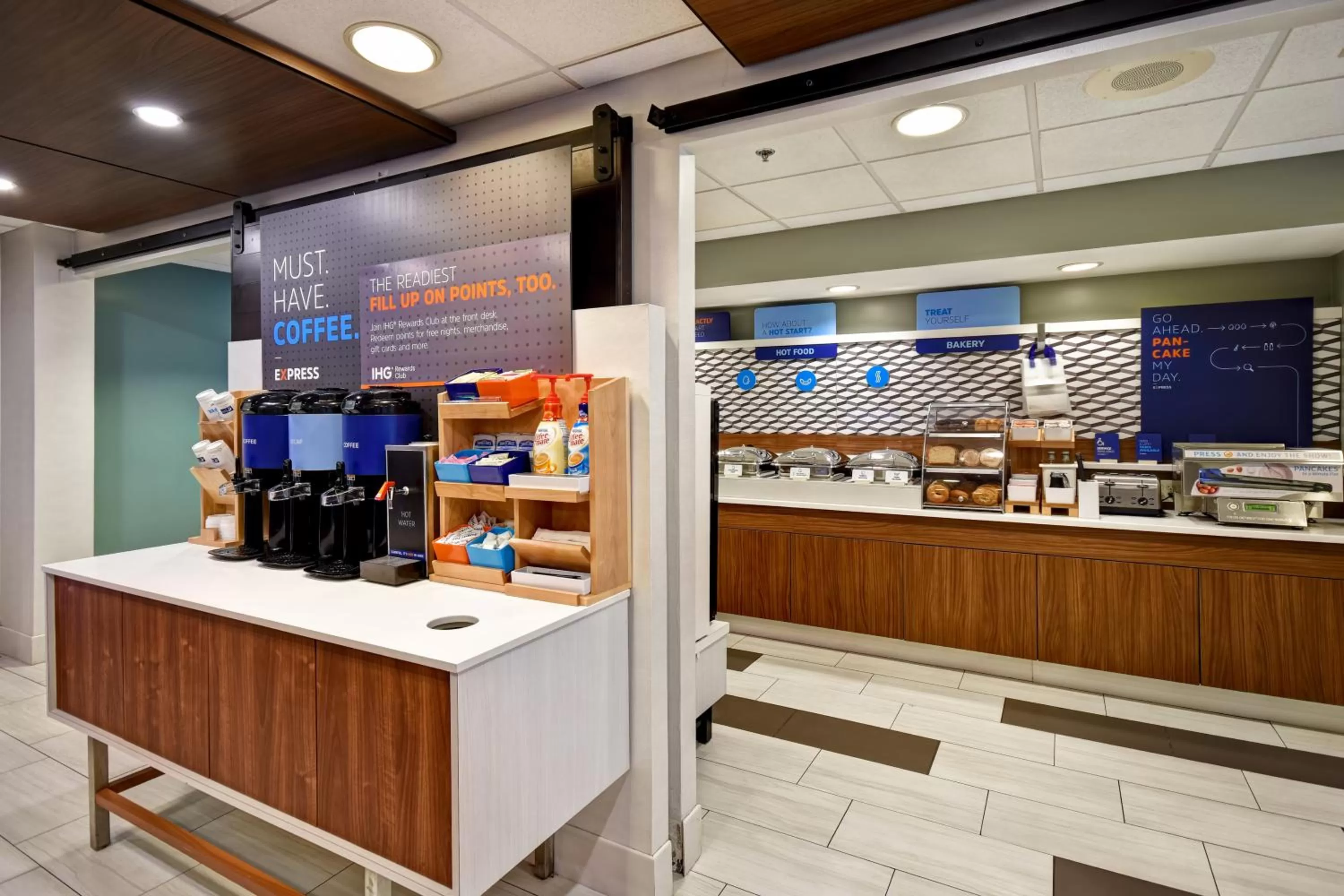 Breakfast in Holiday Inn Express Newport North - Middletown by IHG