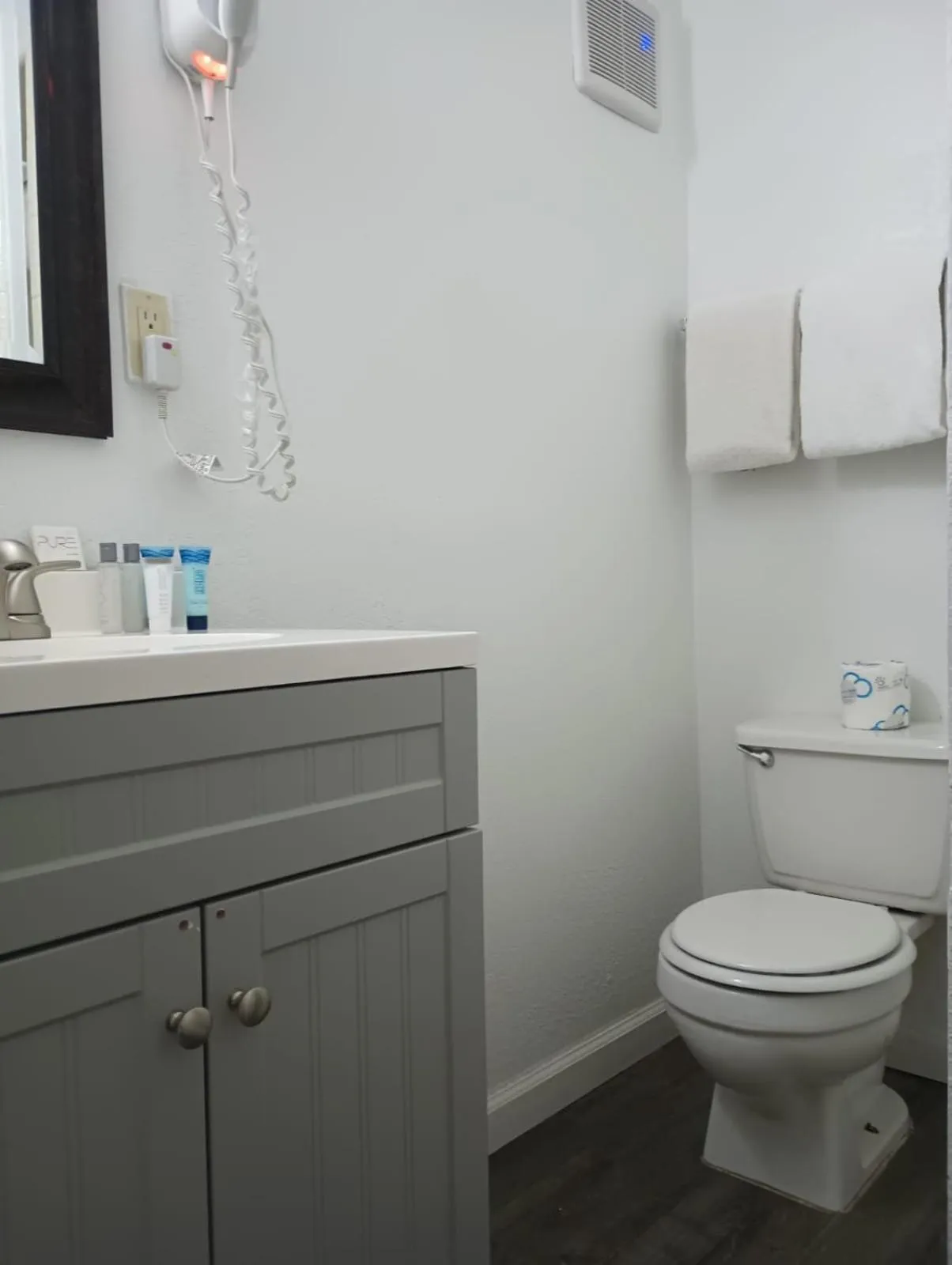 Bathroom in Cedar Inn & Suites
