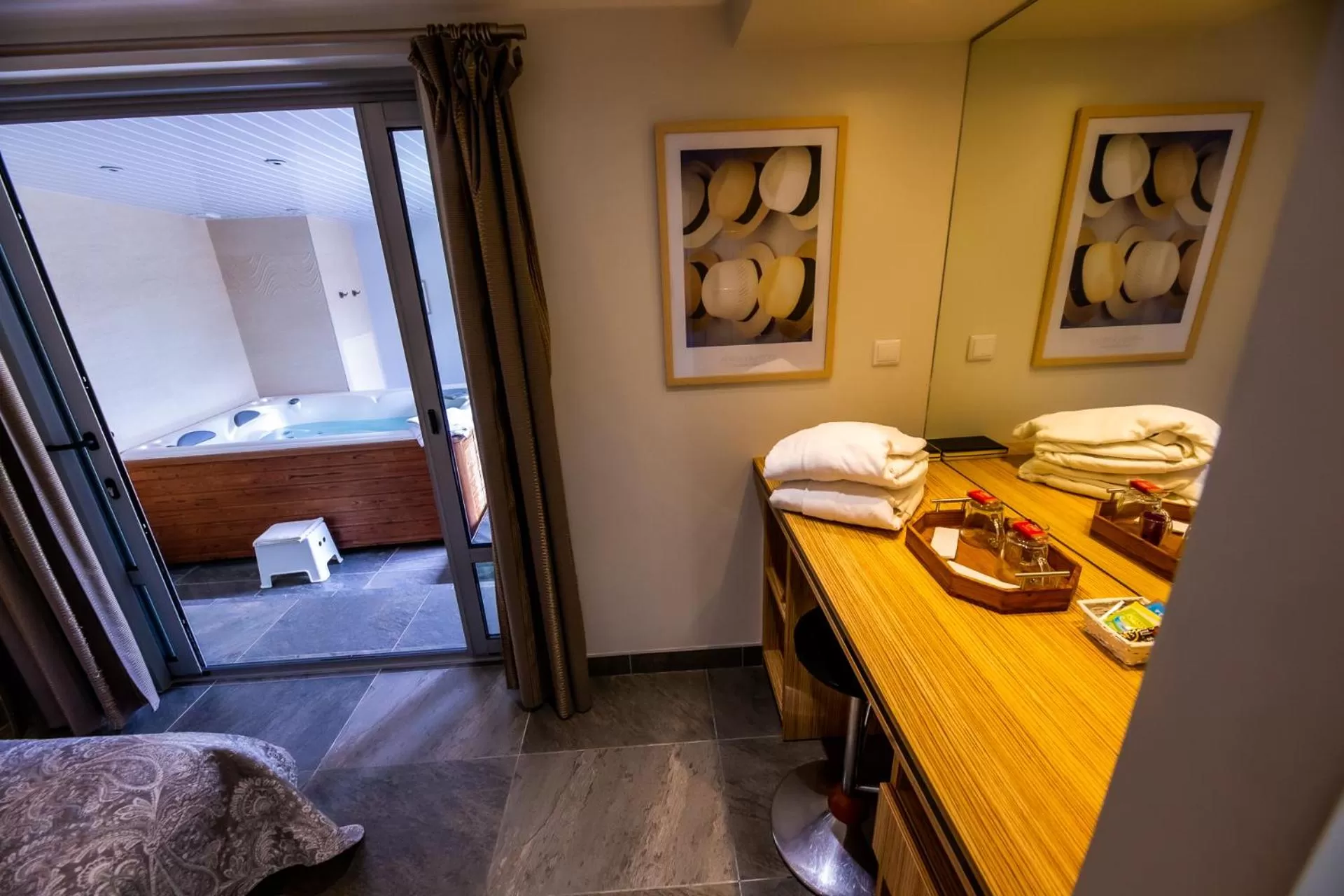 Bedroom, Bed in La Ferme de l'Oudon & SPA