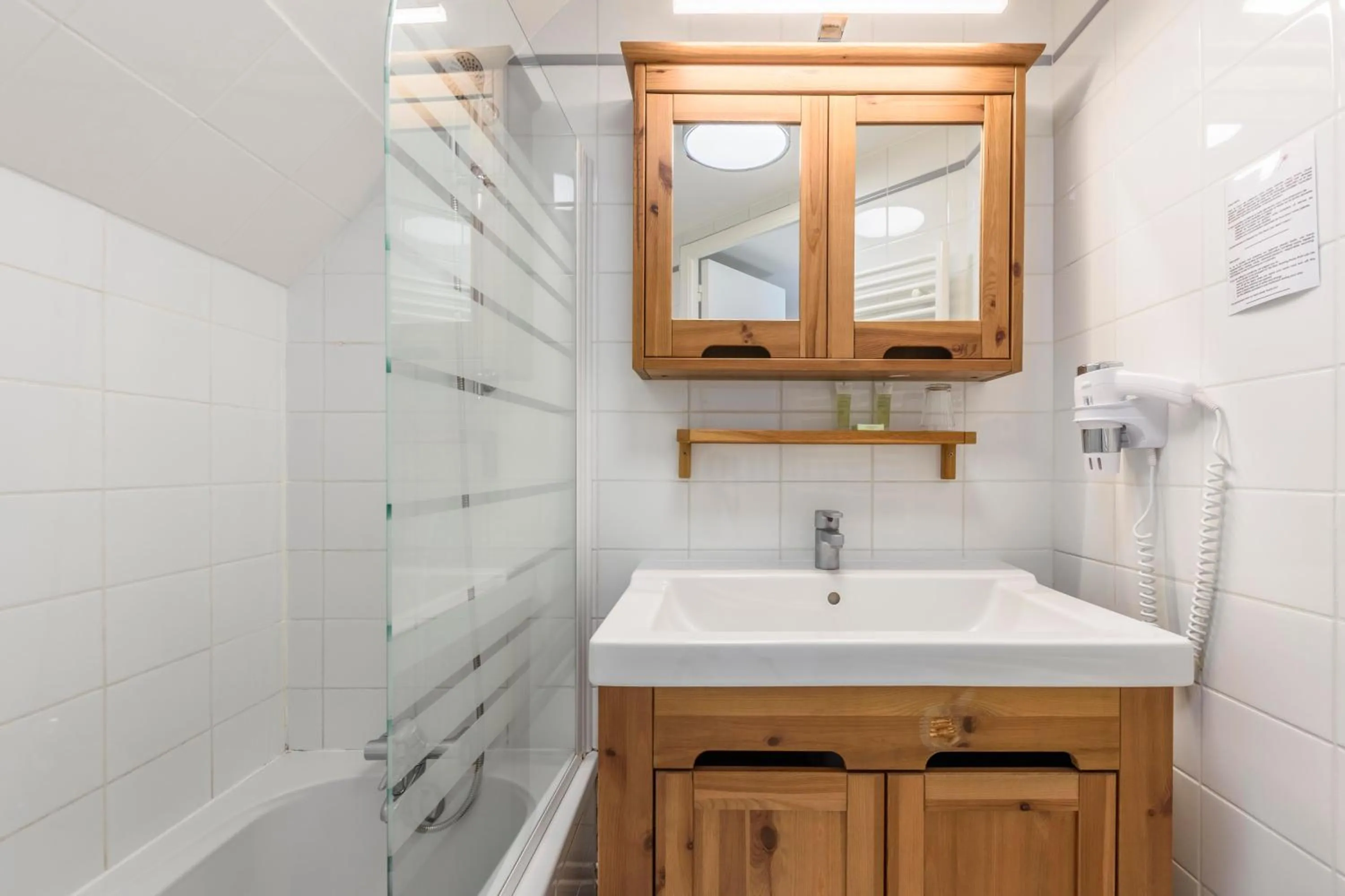 Bathroom in Hotel Le Clos Fleuri