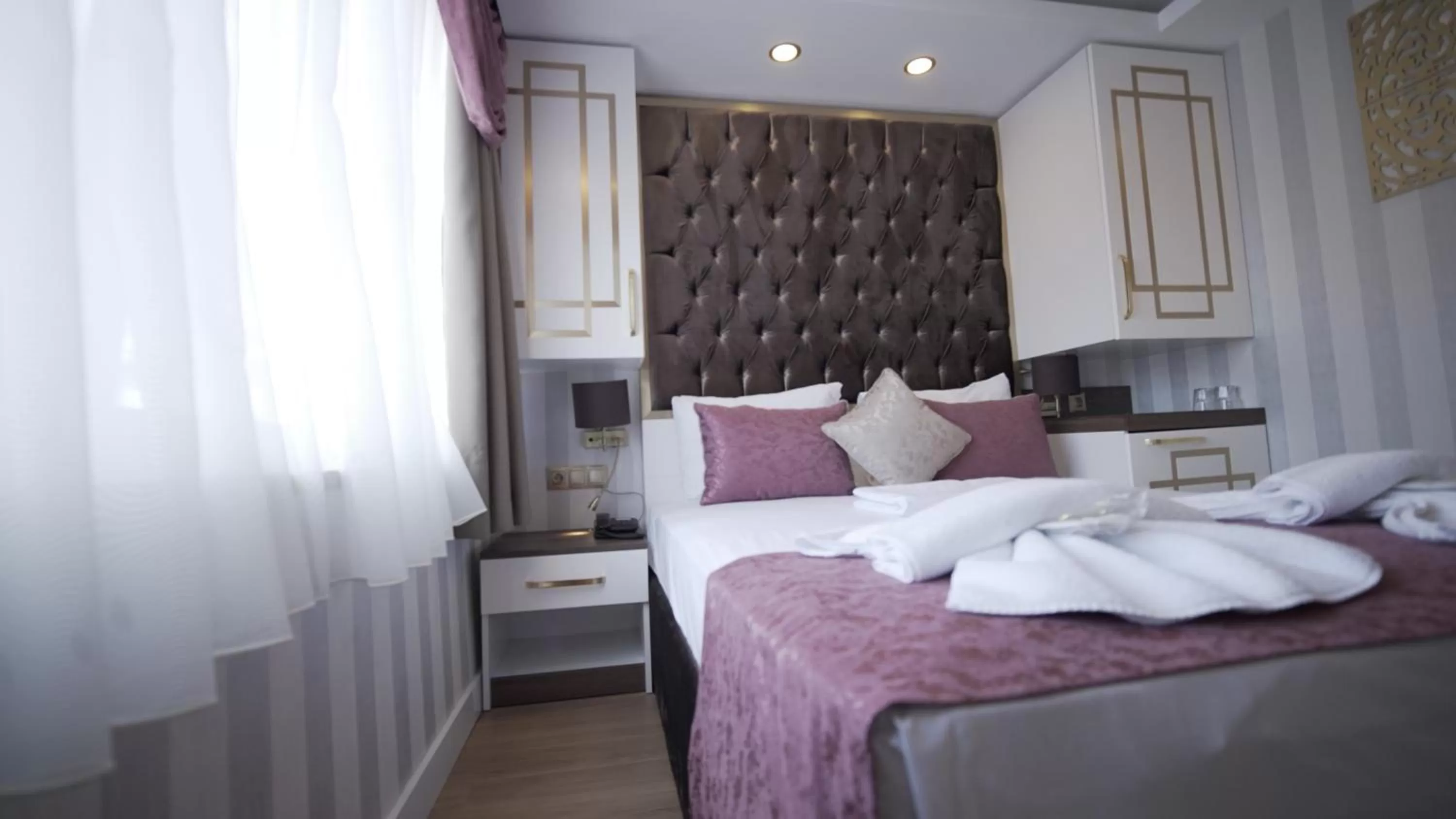 Photo of the whole room, Bed in Burj Al Istanbul