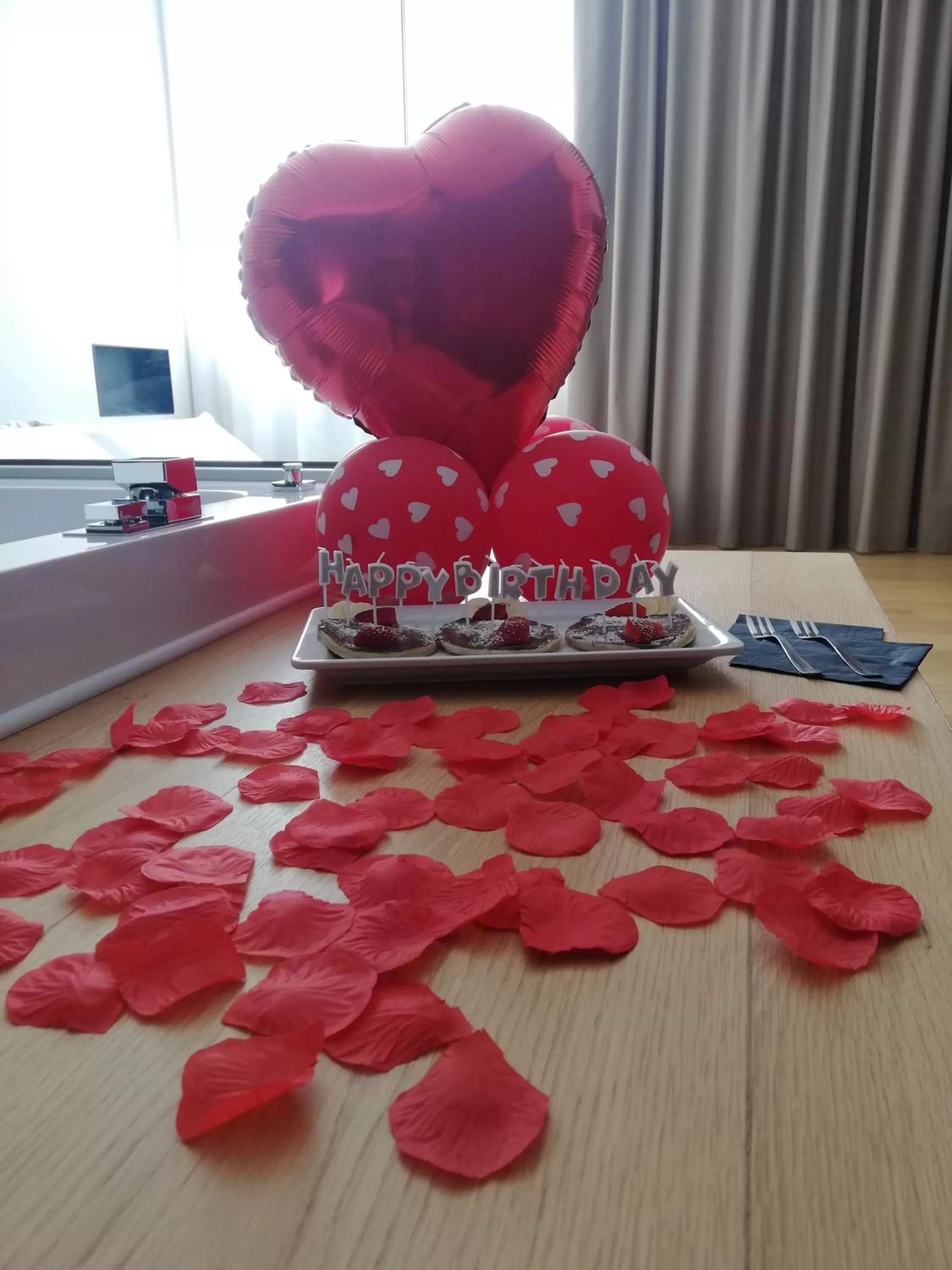 Food in ZOE LUXURY SUITES