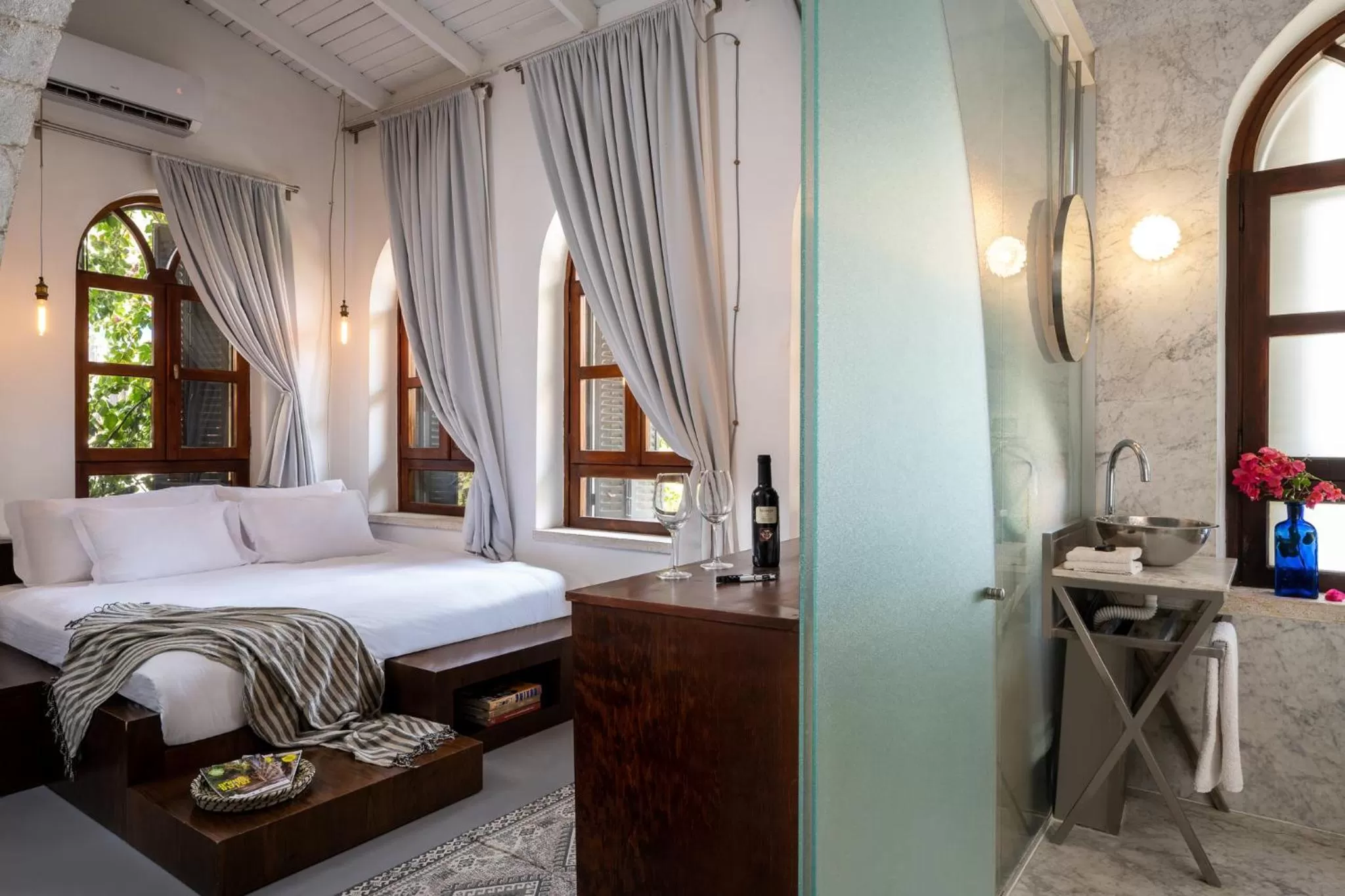 Photo of the whole room, Bed in Alegra Boutique Hotel