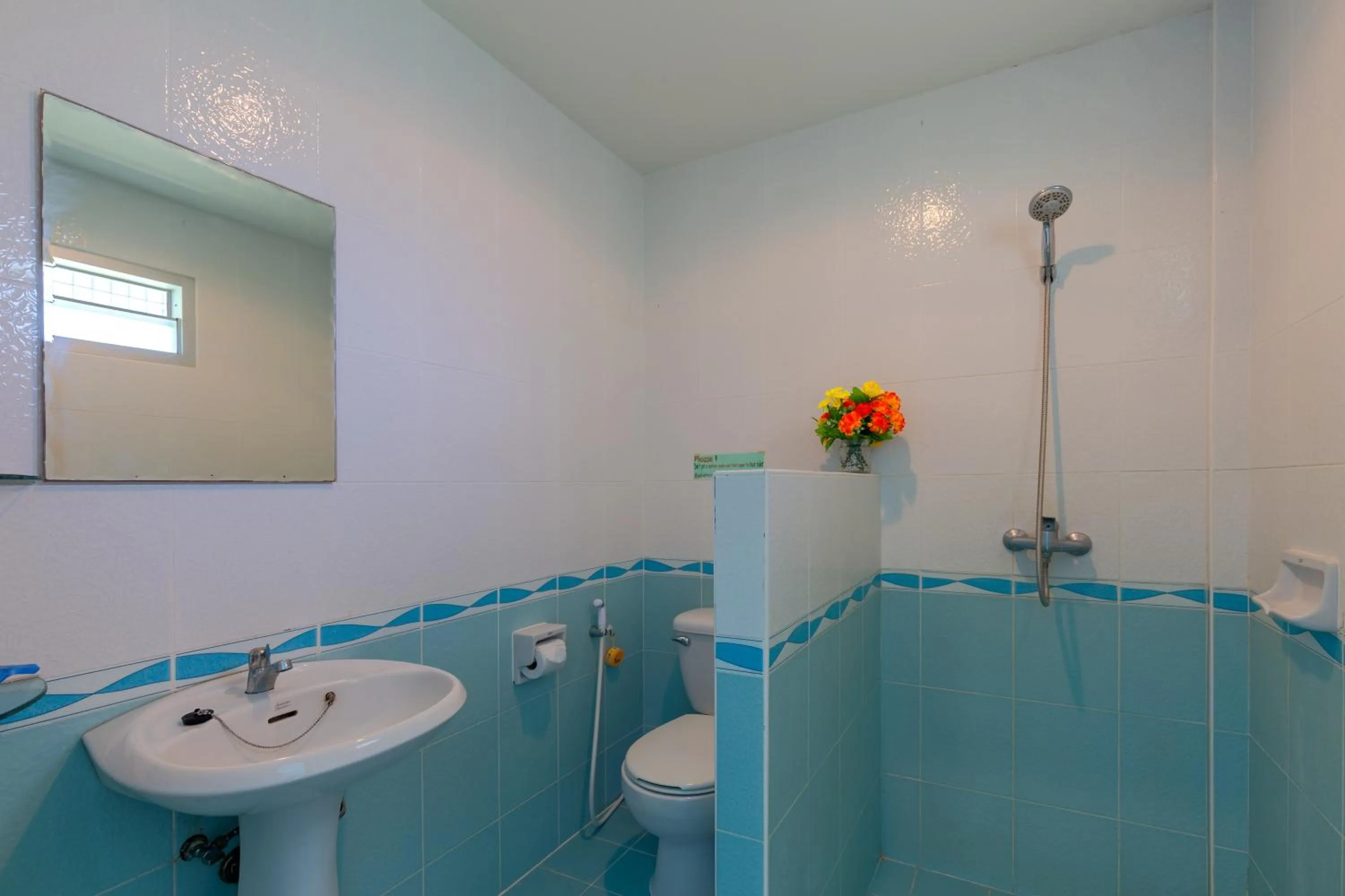 Shower in Baan Chaylay Resort Karon