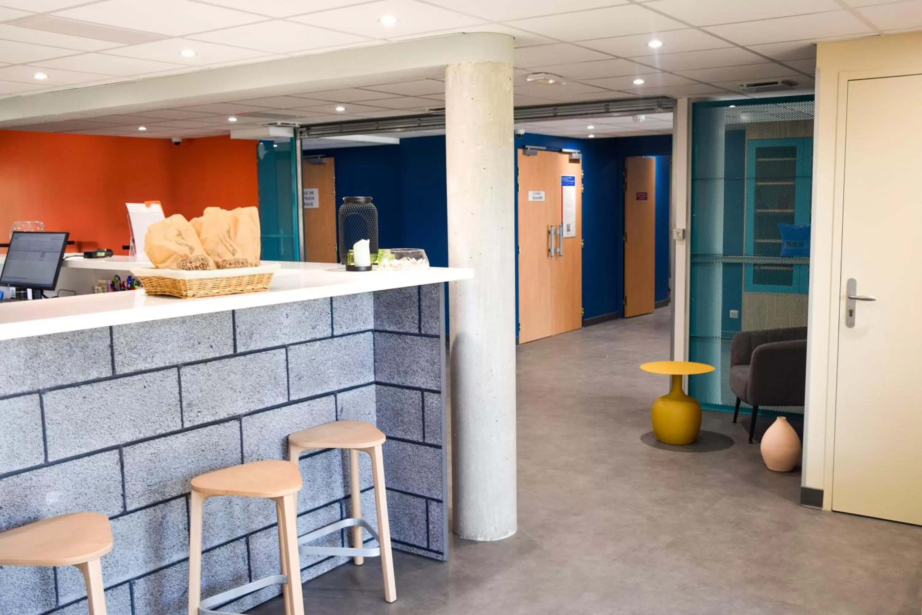 Lounge or bar in ibis Budget Millau Viaduc