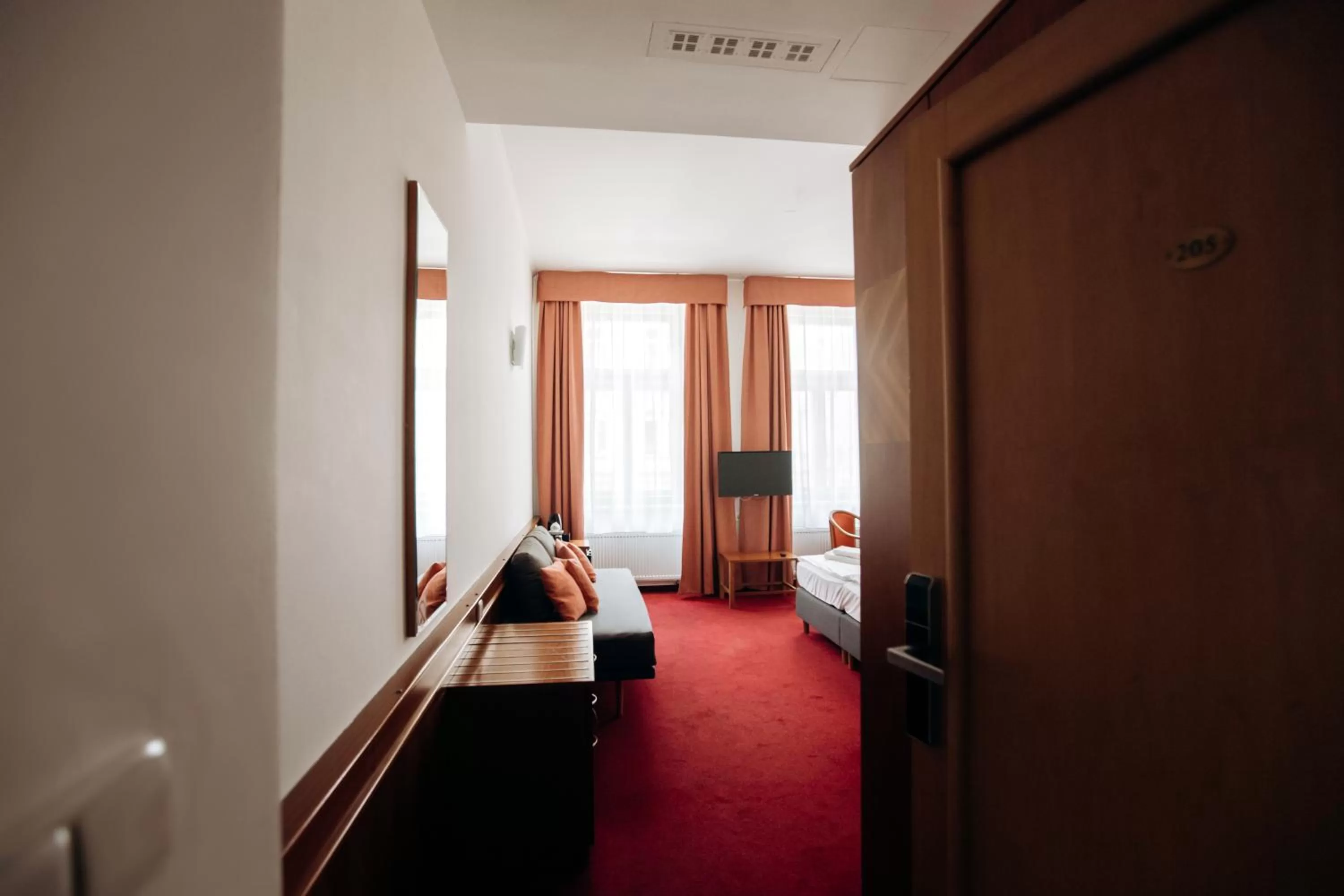 Photo of the whole room in Alton